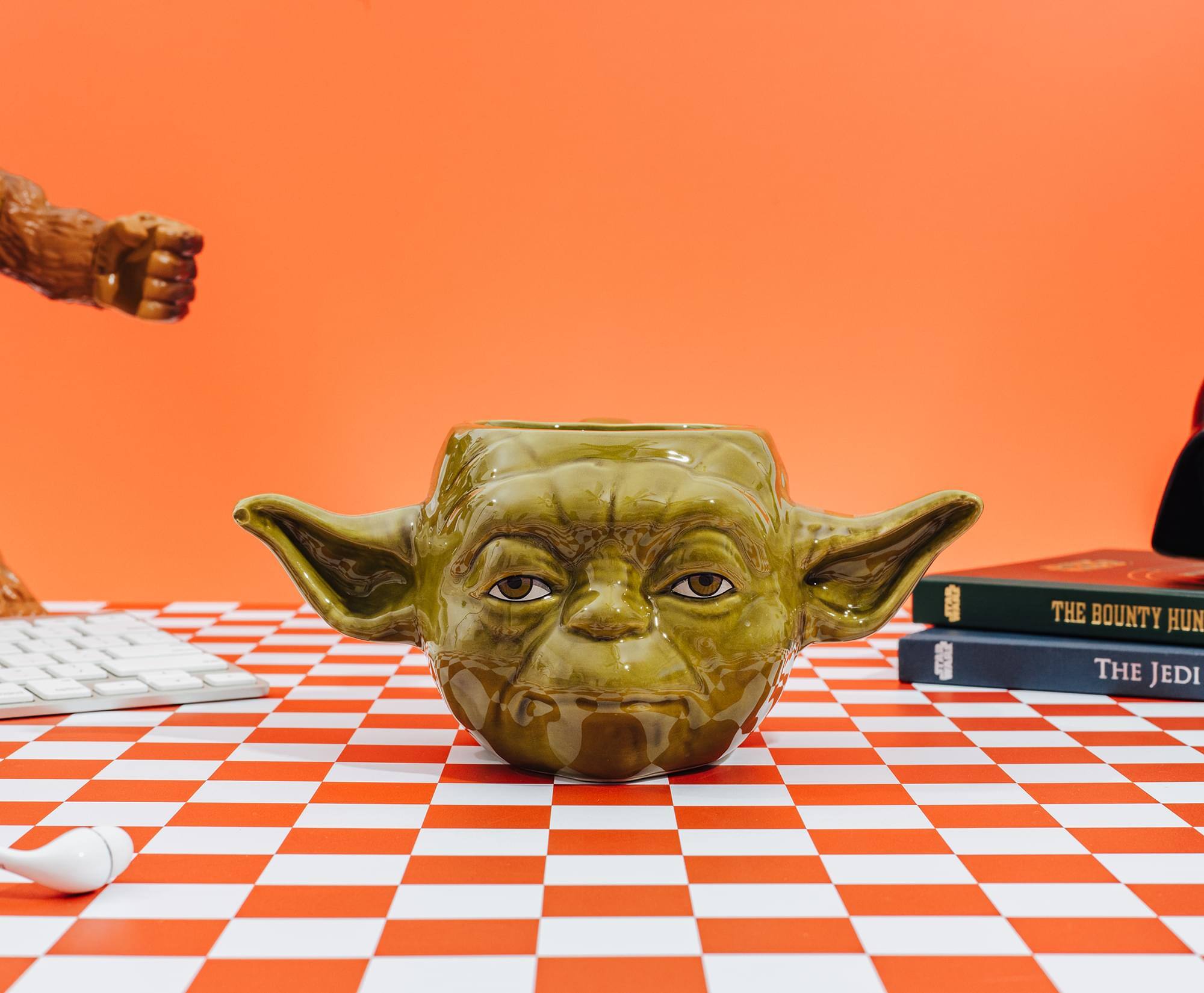 THE BOUNTY HUNTER  
THE JEDI