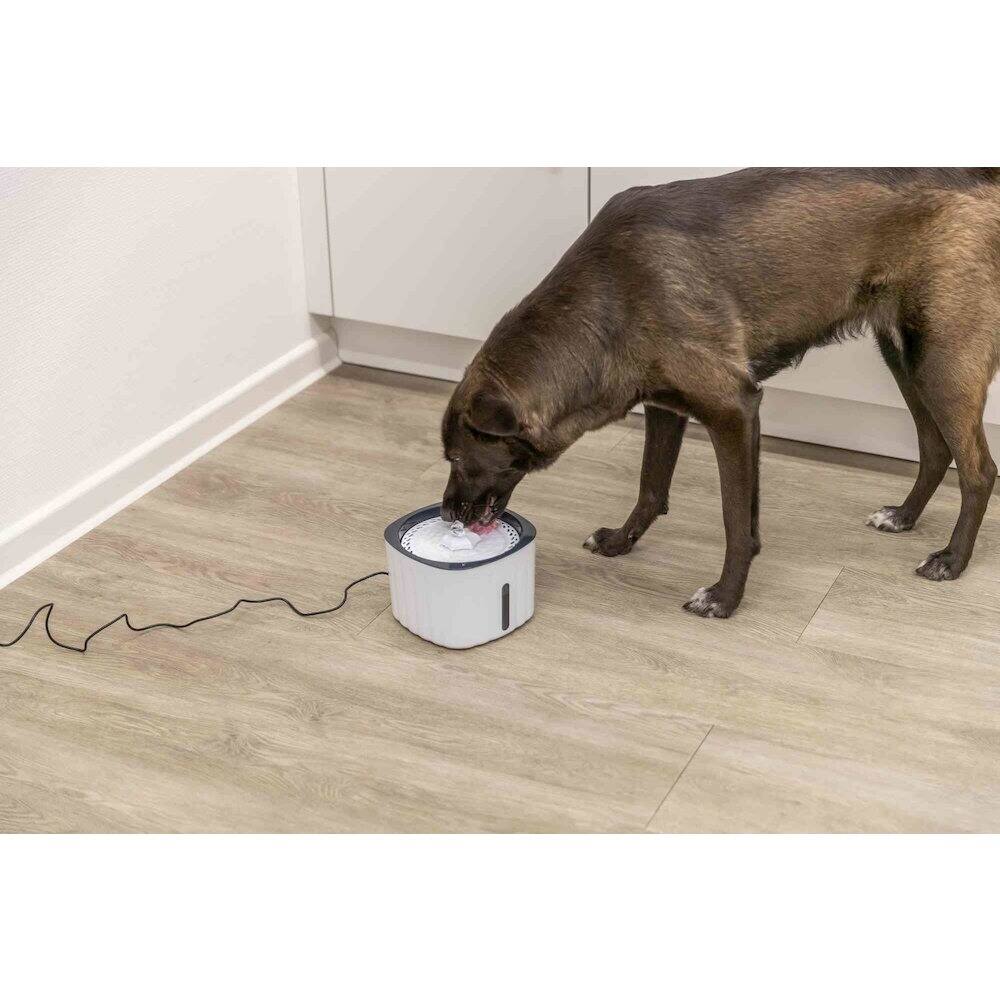Angle. TRIXIE - Flower Drinking Fountain for Dogs and Cats, 68oz Automatic Water Dispenser - White/Gray.
