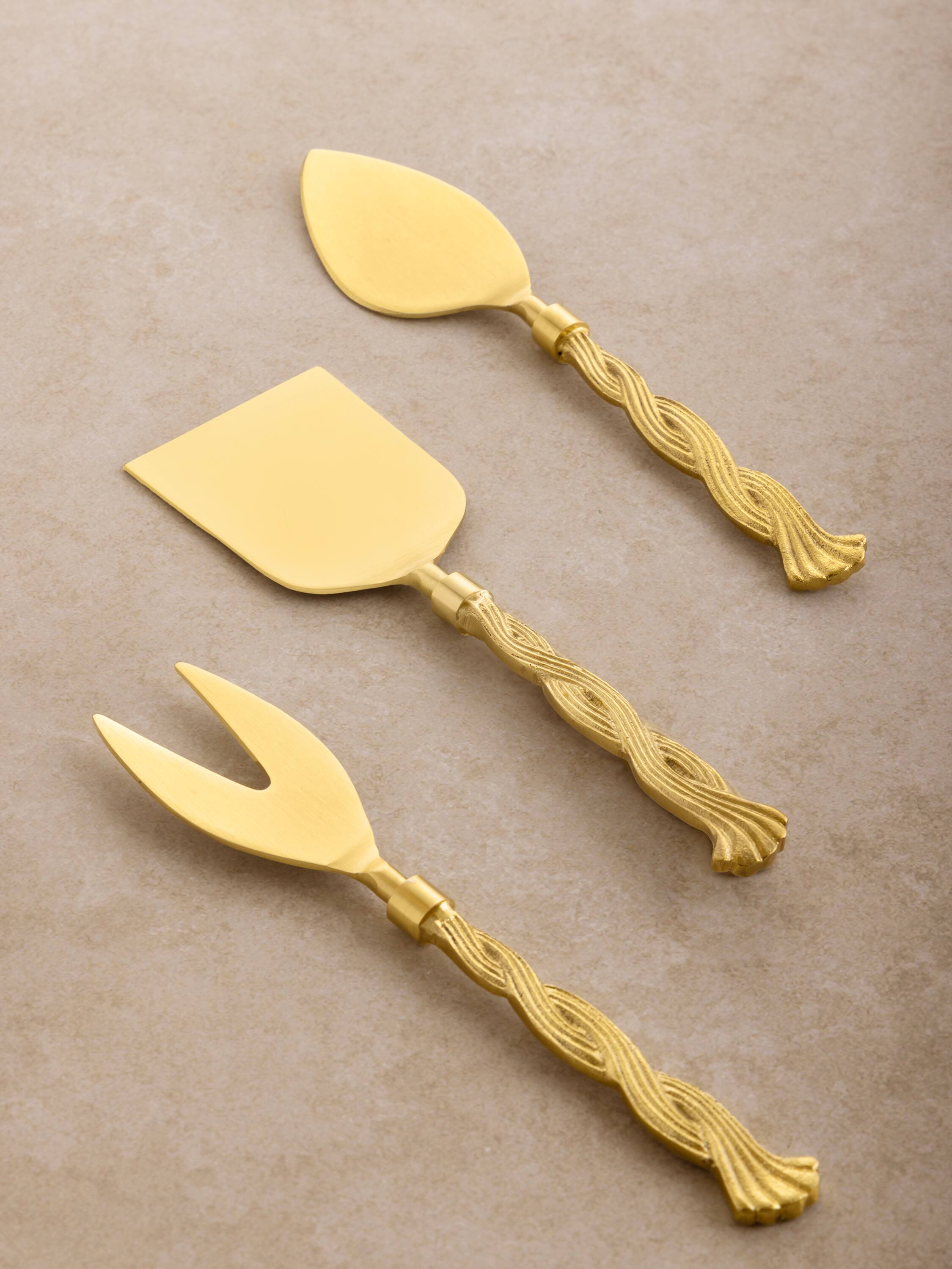Angle. GAURI KOHLI - Santiago Cheese Knives - Matte gold.