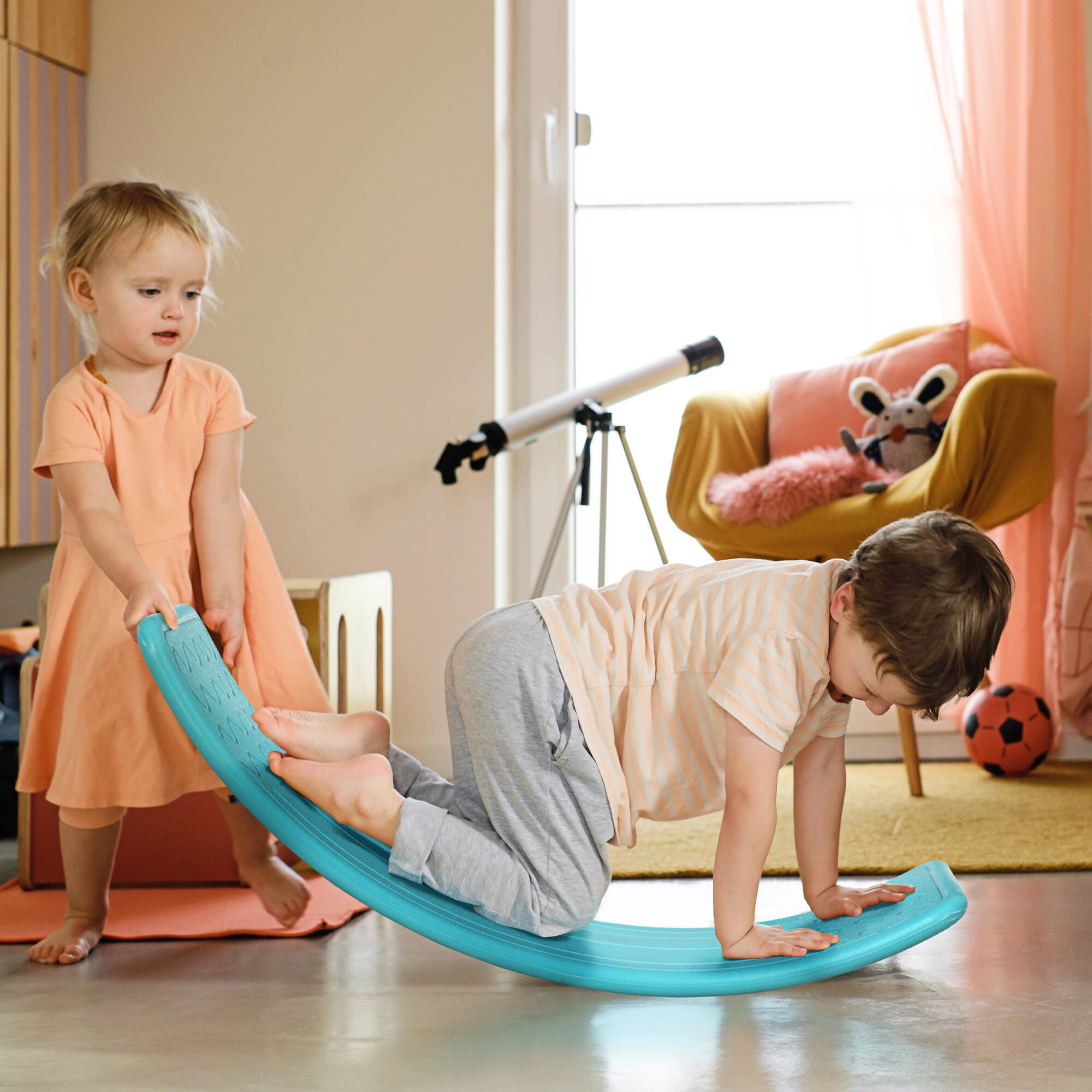 Angle. Qaba - Kids 32" Balance Board, Wobble Board for Kids / Toddlers, Curvy Rocker Board, Preschool Learning Toy, Ages 3-6 Years.
