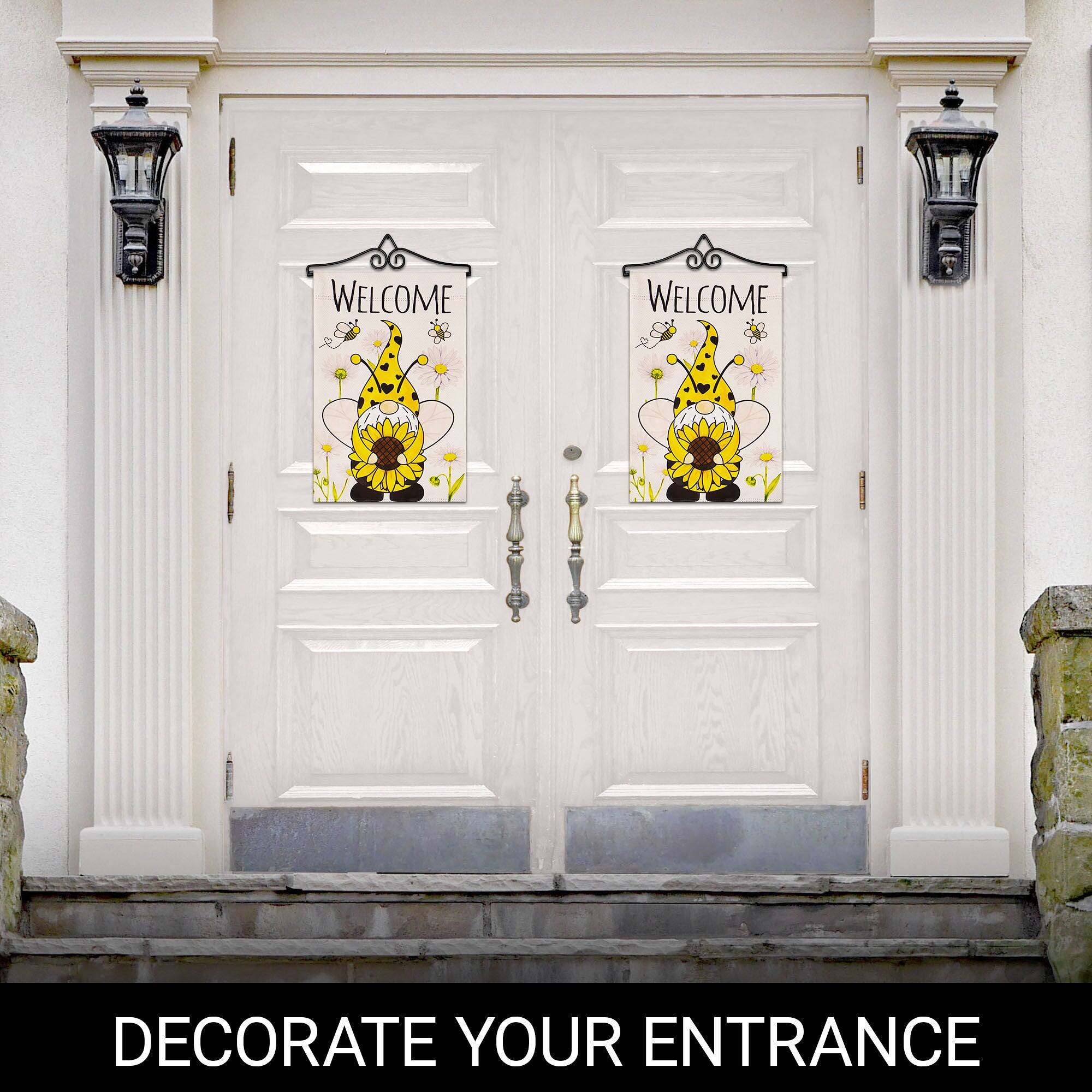 WELCOME  
WELCOME  

DECORATE YOUR ENTRANCE