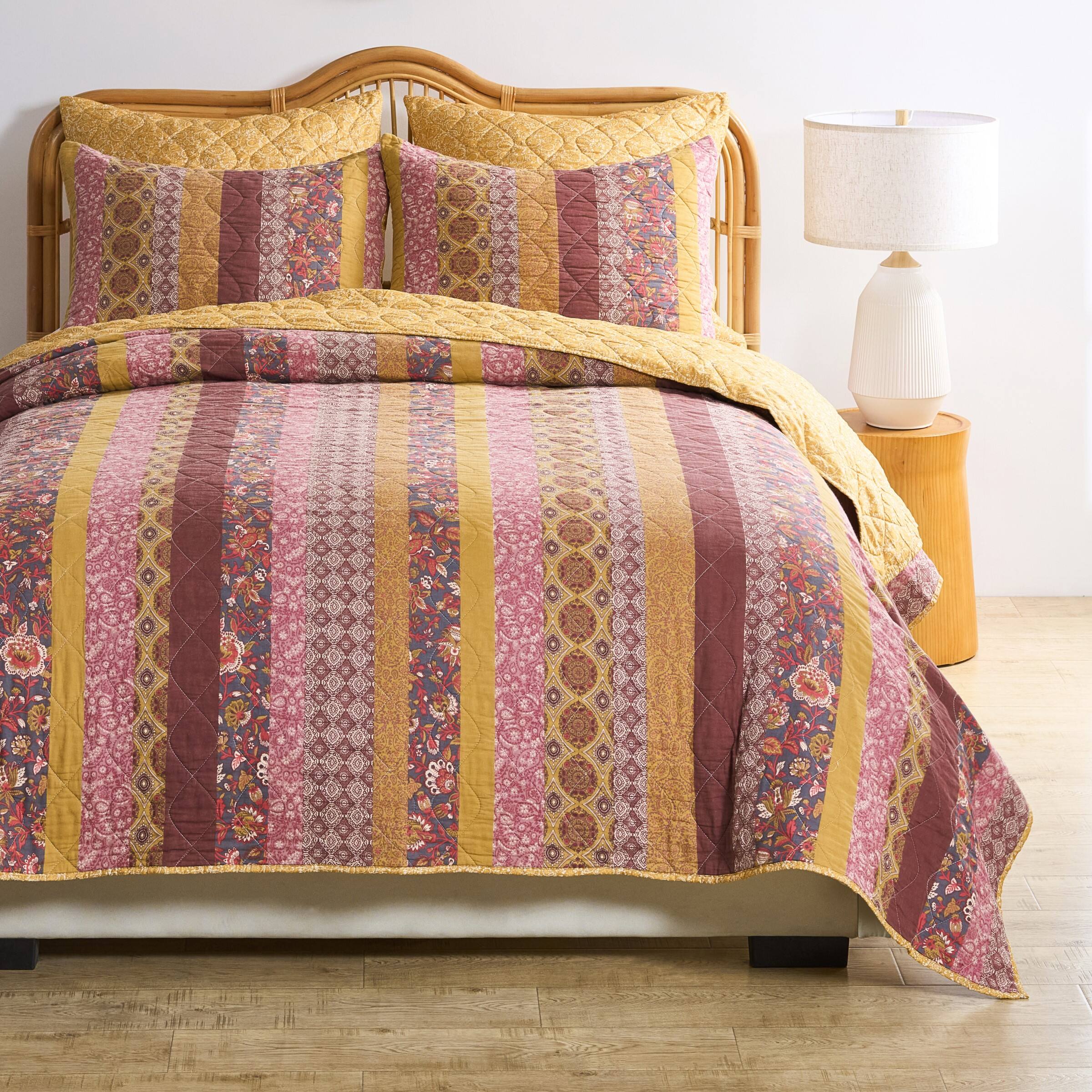 Angle. BreeBe - Marigold Quilt Set 3-Piece King/Cal King - Sunset.