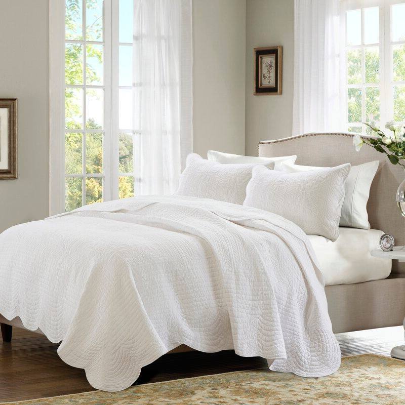 Angle. Hivvago - Full/Queen size 3-Piece Reversible Scalloped Edges Microfiber Quilt Set in White - White.