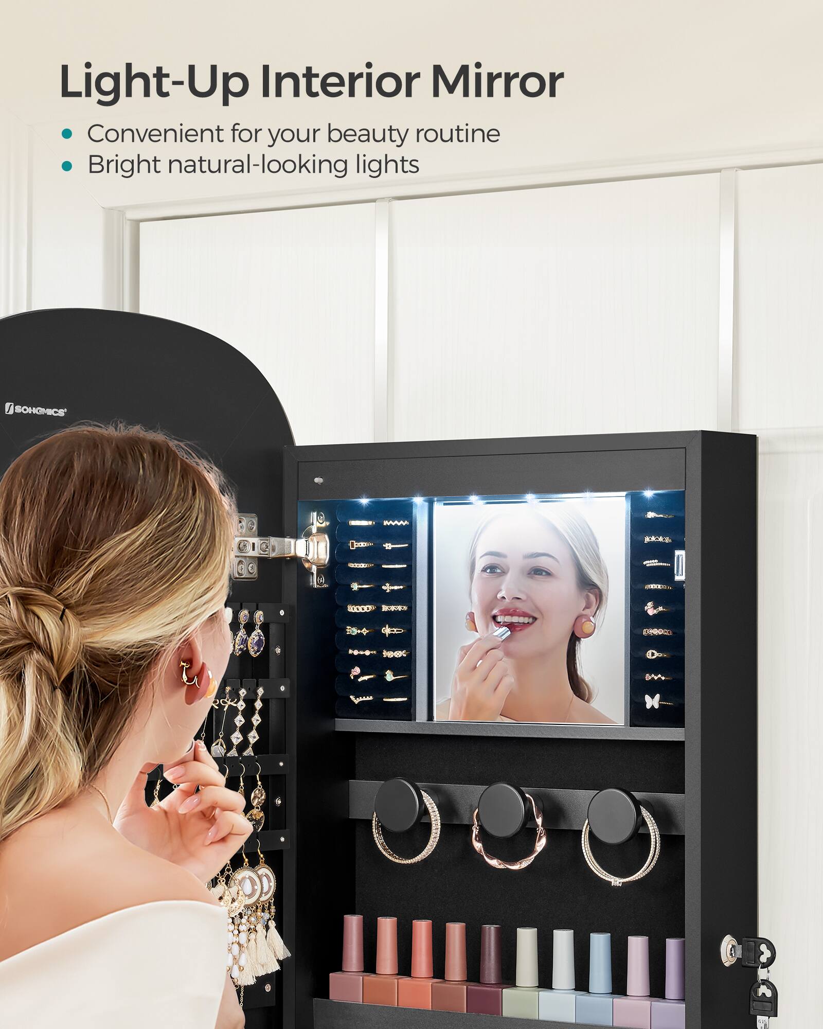 Light-Up Interior Mirror  
Convenient for your beauty routine  
Bright natural-looking lights  

SOHOMICS