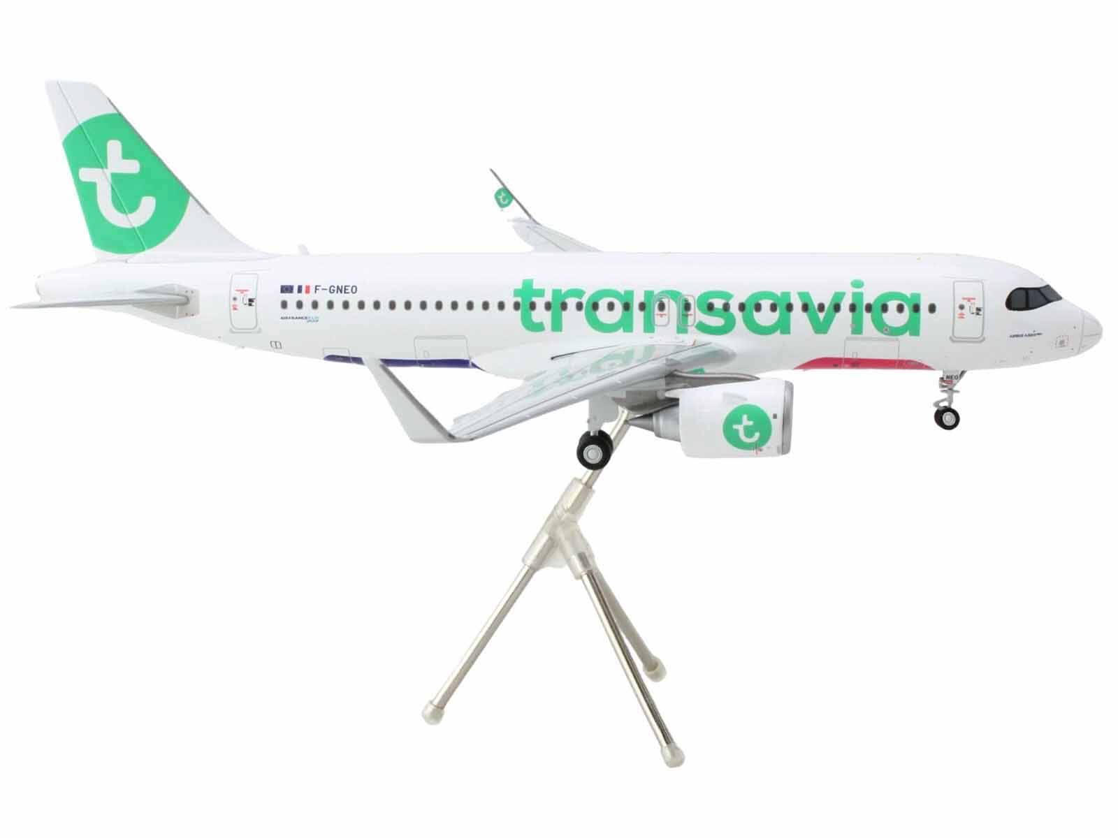 t  
transavia  
F-GNEO