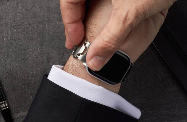 Alt View 5. Smartlet - Smartlet One Classic - 22mm lug width watch - Fitbit Charge - Silver.