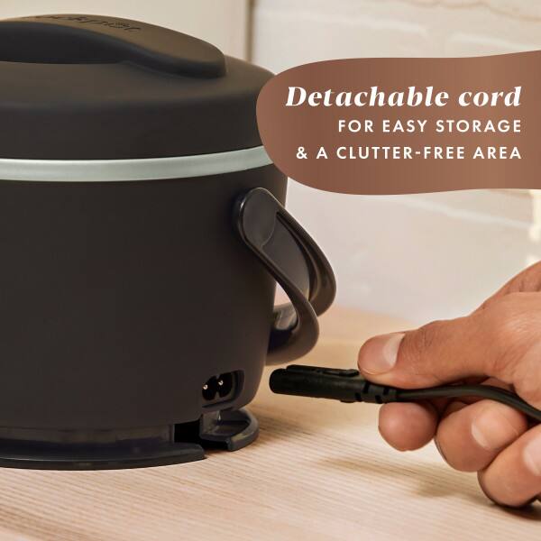 Detachable cord FOR EASY STORAGE & A CLUTTER-FREE AREA