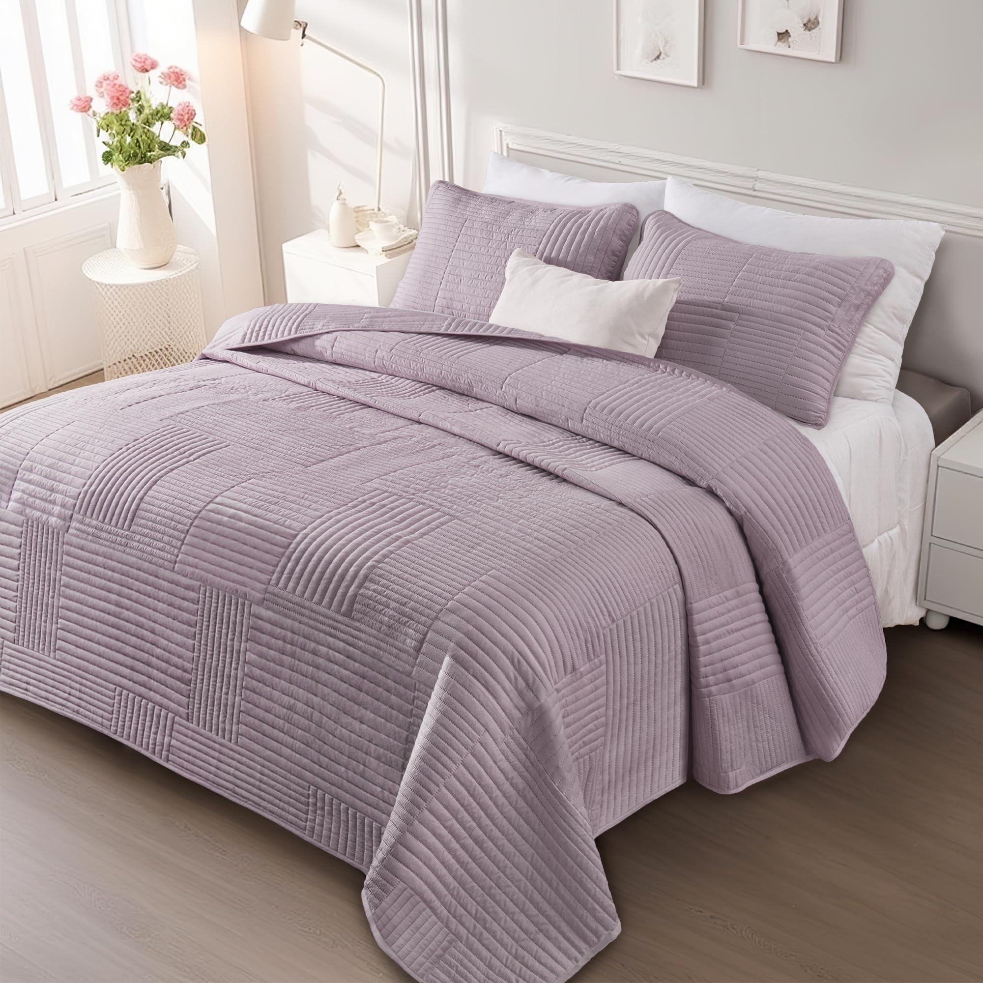 PARKER SLATER - Ultra Soft California King Quilt Bedding Set Lightweight Microfiber Red Quilts Bedspreads Oversized 3 Piece - Lilac Ash-King (96"x104")