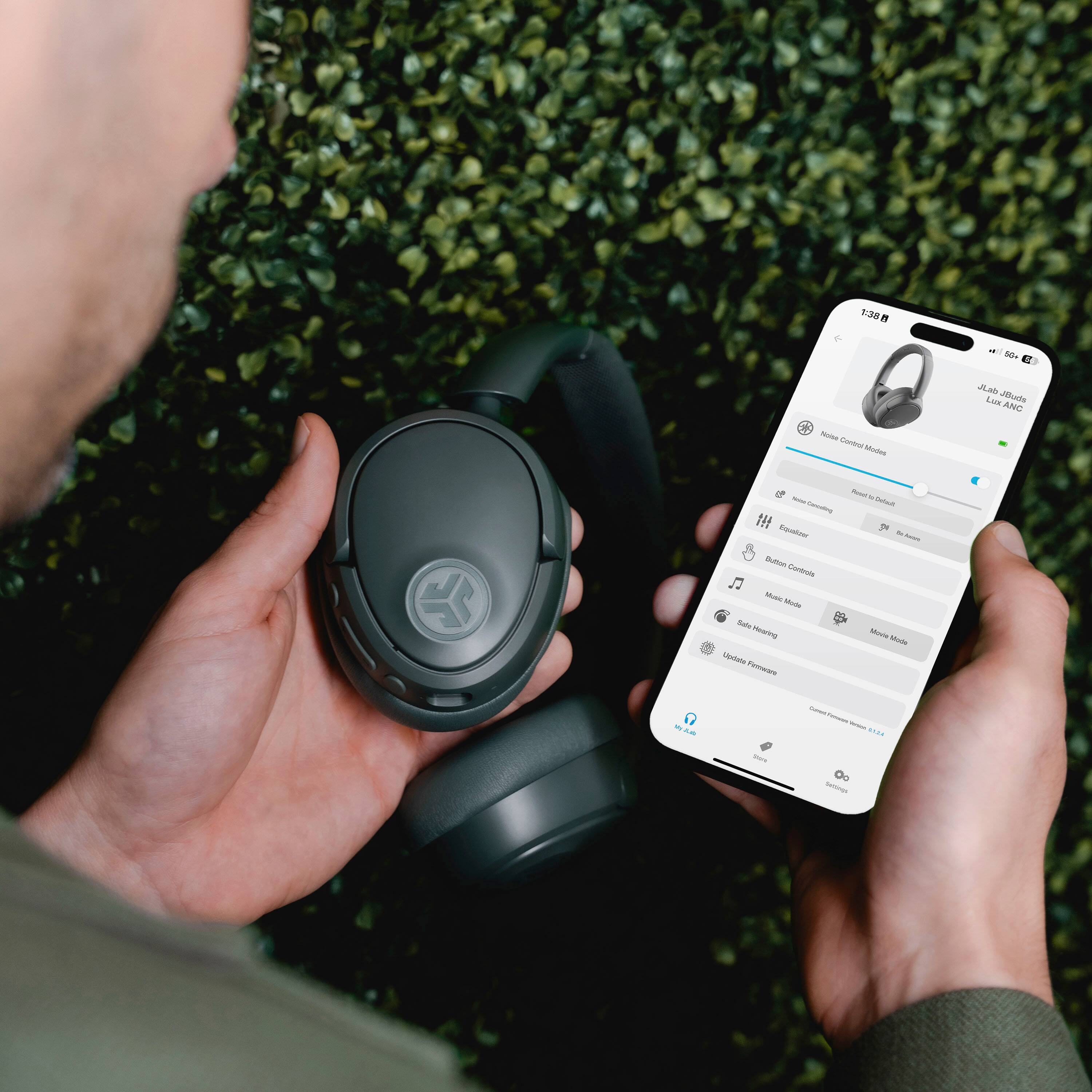 The text on the image reads: "138 Sa ALM LUM Jtusls AMI Nu - Mudes - - IH nuoa Bo Clnbrore -e - Suds Maring LOUAAN Fmee N - - Mouie Mus - WAs I - - ... - Co -". However, it is not clear what the text is referring to or what language it is written in. It could be a random combination of letters or words, or it could be a specific code or message.