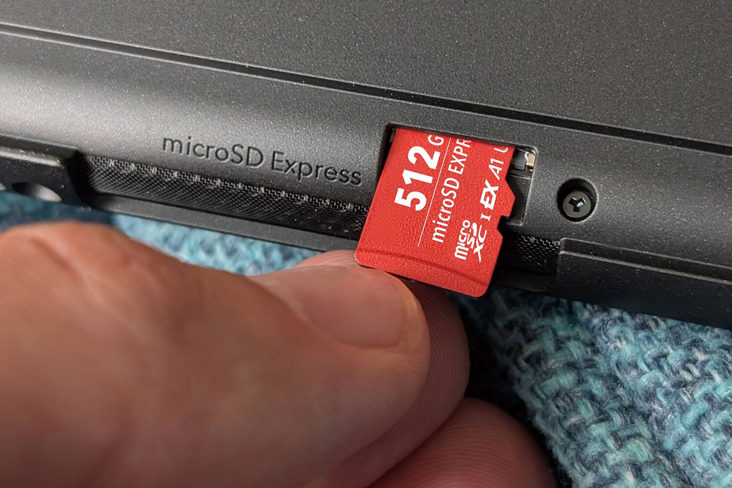 512GB microSD Express  
microSD EXPR A1