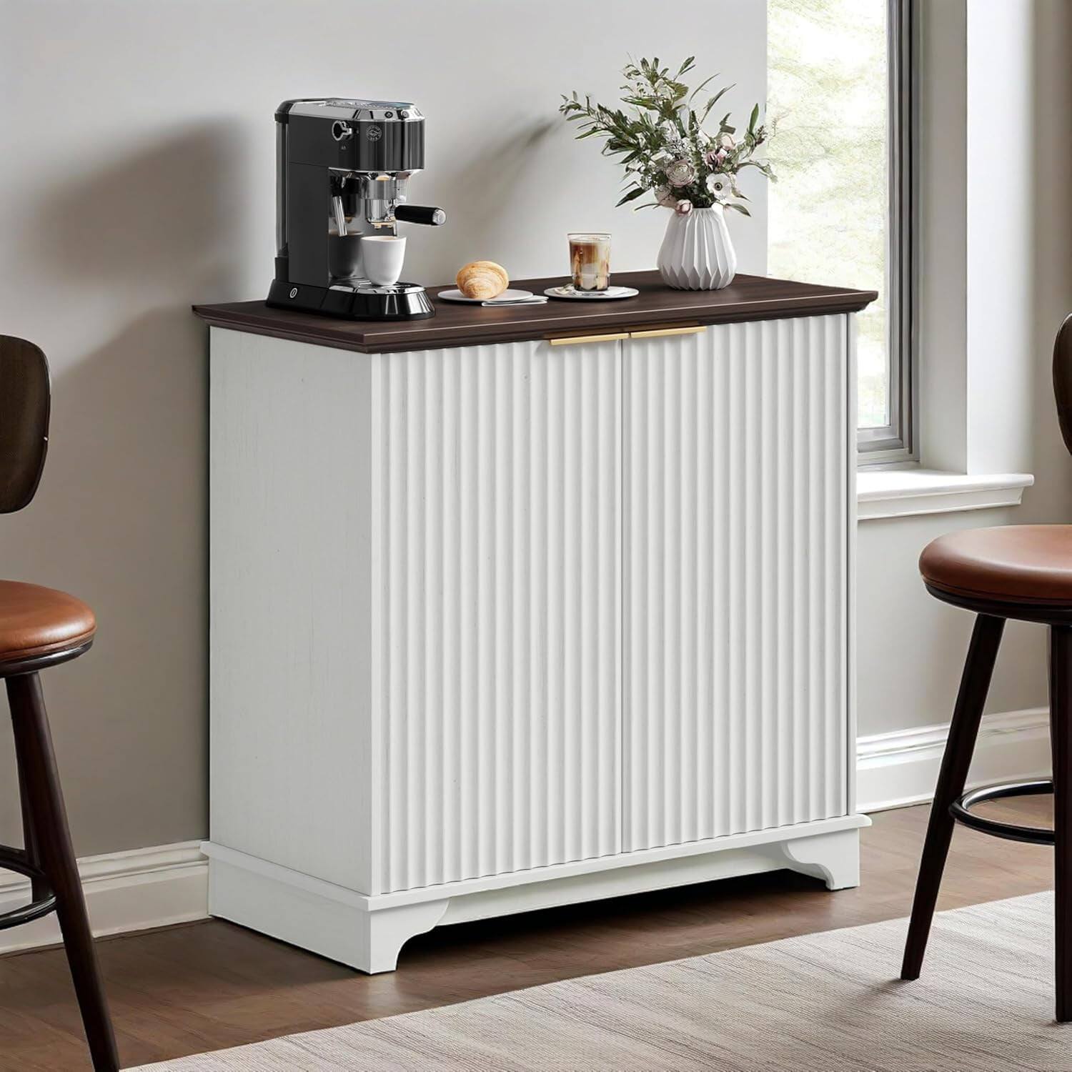 Front. GARVEE - Oak Small Sideboard Buffet Cabinet, Space-Saving Coffee Bar with 2 Doors and Adjustable Shelf, Modern Storage Organizer - Oak.