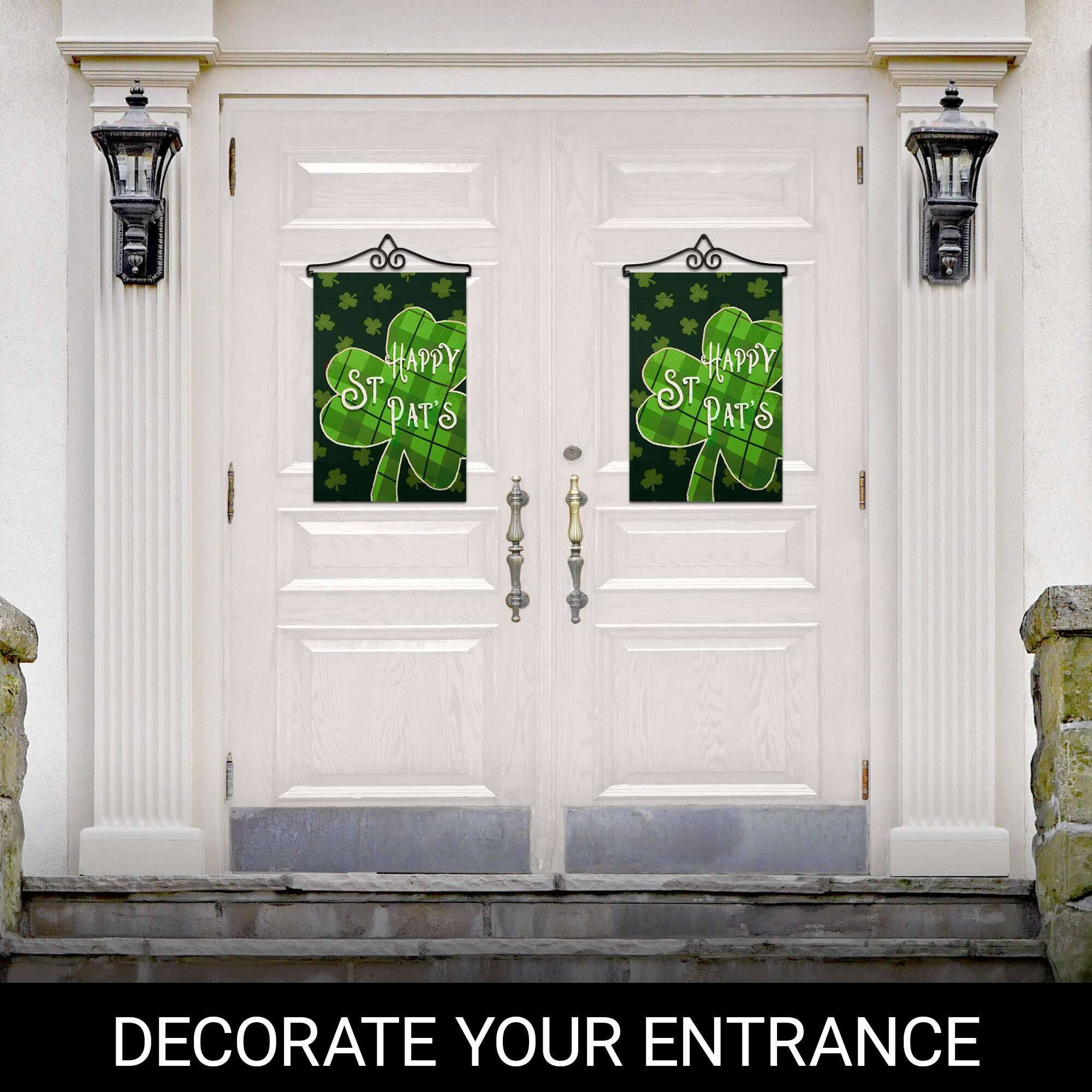 HAPPY ST. PAT'S  
HAPPY ST. PAT'S  
DECORATE YOUR ENTRANCE