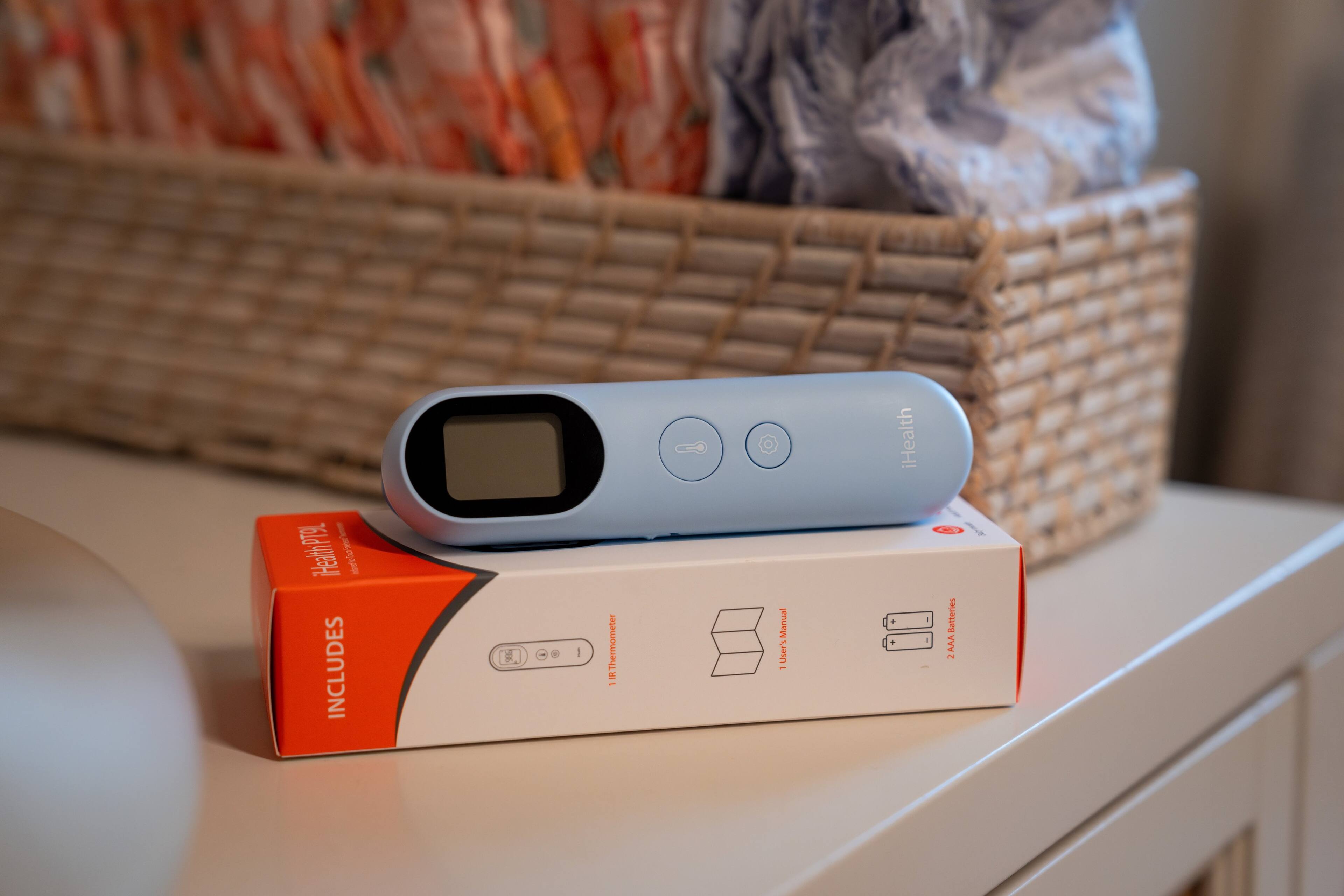 Heath PTS  
iHealth  
INCLUDES  
IR Thermometer  
User Manual  
2 AAA Batteries