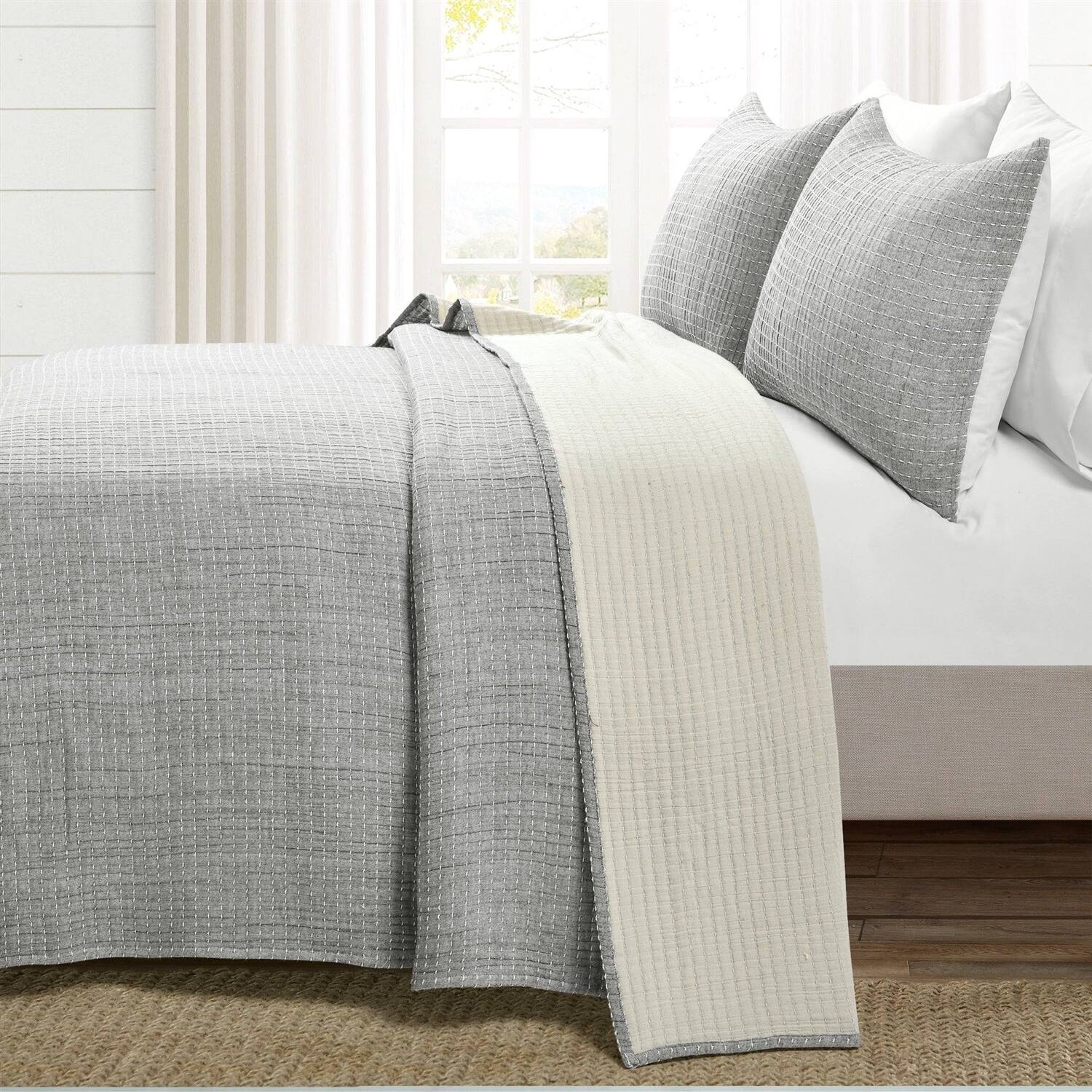 Angle. Hivvago - Full/Queen Size 3-Piece Reversible Cotton Yarn Woven Quilt Set in Grey Cream - Grey Cream.