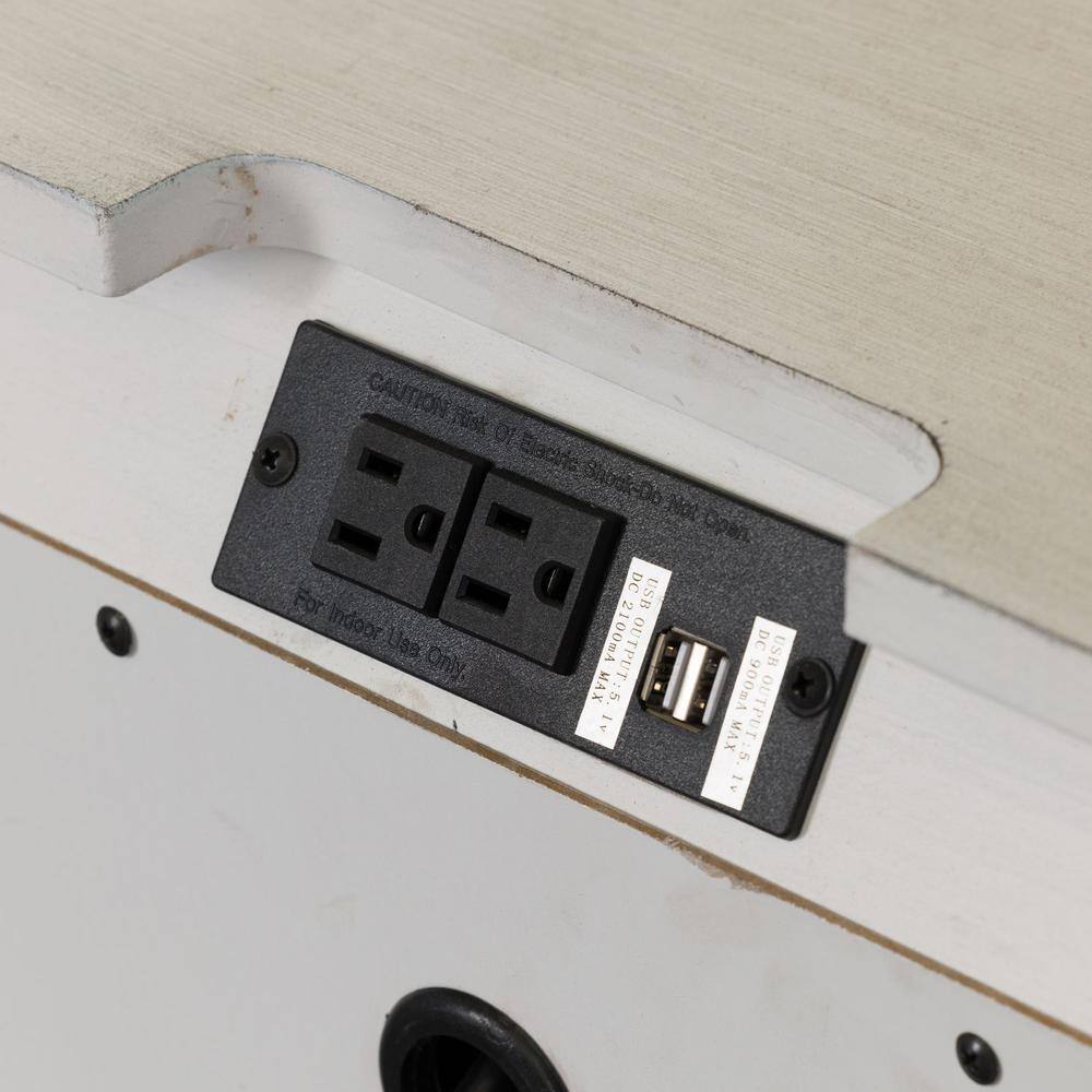 CAUTION: Risk of electric shock - Do not connect to mains current.  
DC USB For Indoor Use Only.  
DC 2100mA OUTPUT 5.0V MAX  
USB DC 900mA OUTPUT 5.0V MAX