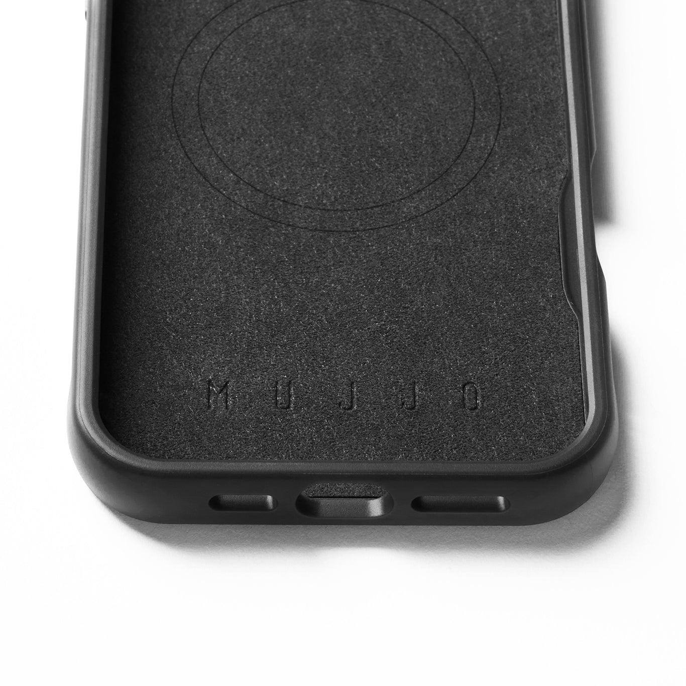 Alt View 4. Mujjo - iPhone 16 Pro Max Shield Case - Black.