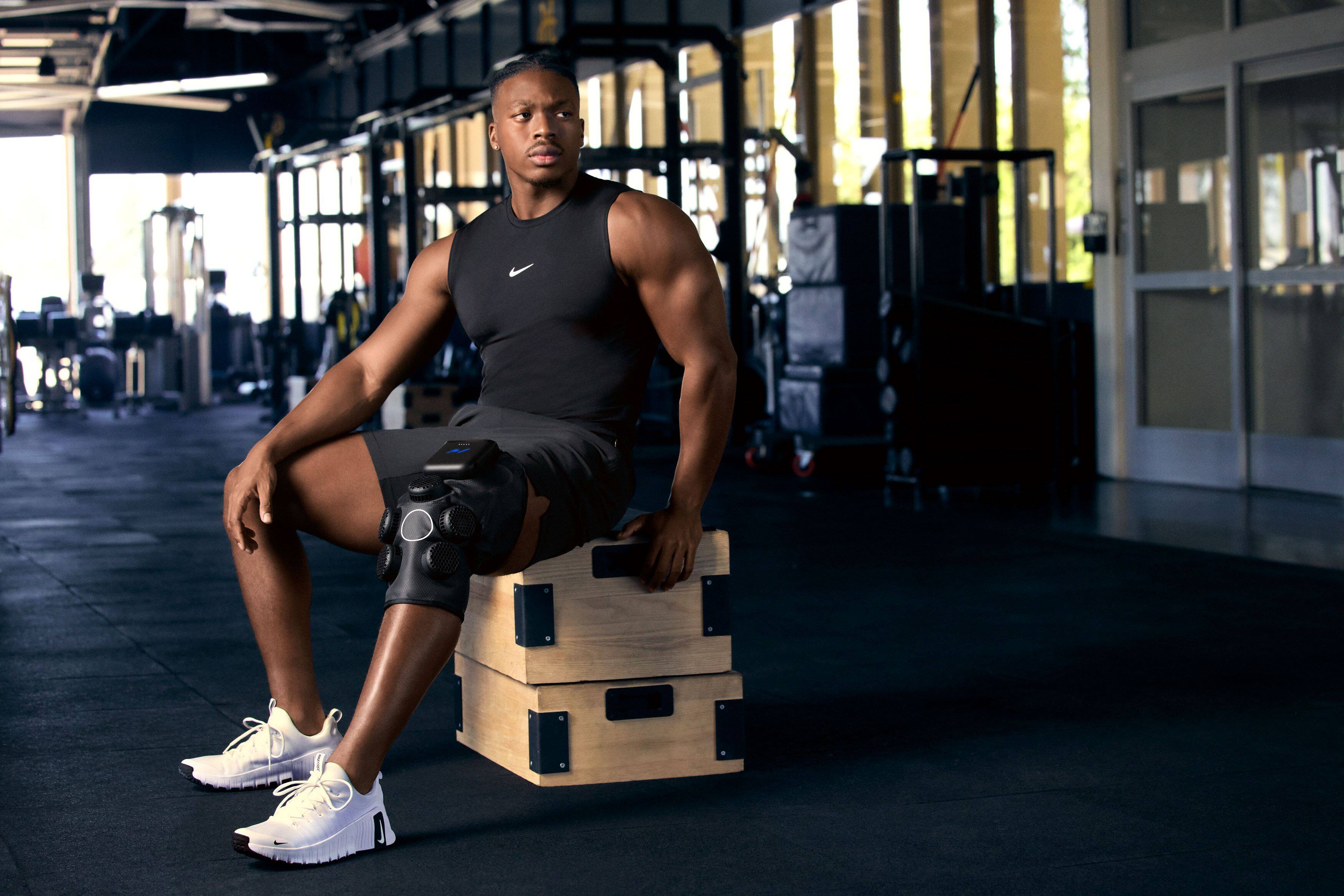 Alt View 11. Hyperice - X 2 Knee Contrast Therapy Device - Black.