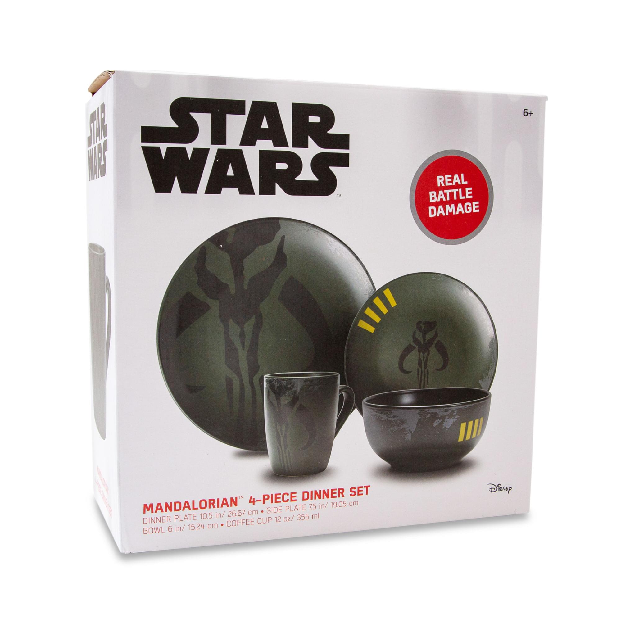 STAR WARS  
REAL BATTLE DAMAGE  
MANDALORIAN 4-PIECE DINNER SET  

- DINNER PLATE: 10.5 in / 26.67 cm  
- SIDE PLATE: 5 in / 12.7 cm  
- COFFEE CUP: 12 oz / 355 ml  
- BOWL: 6 in / 15.24 cm  

Disney