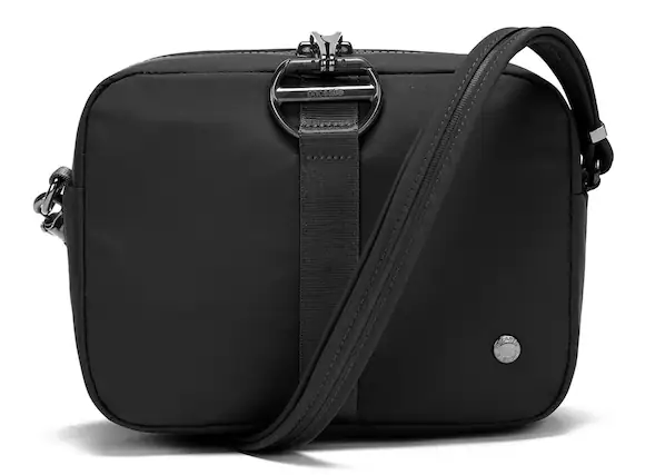 The text on the image is:
"Dacsaue"