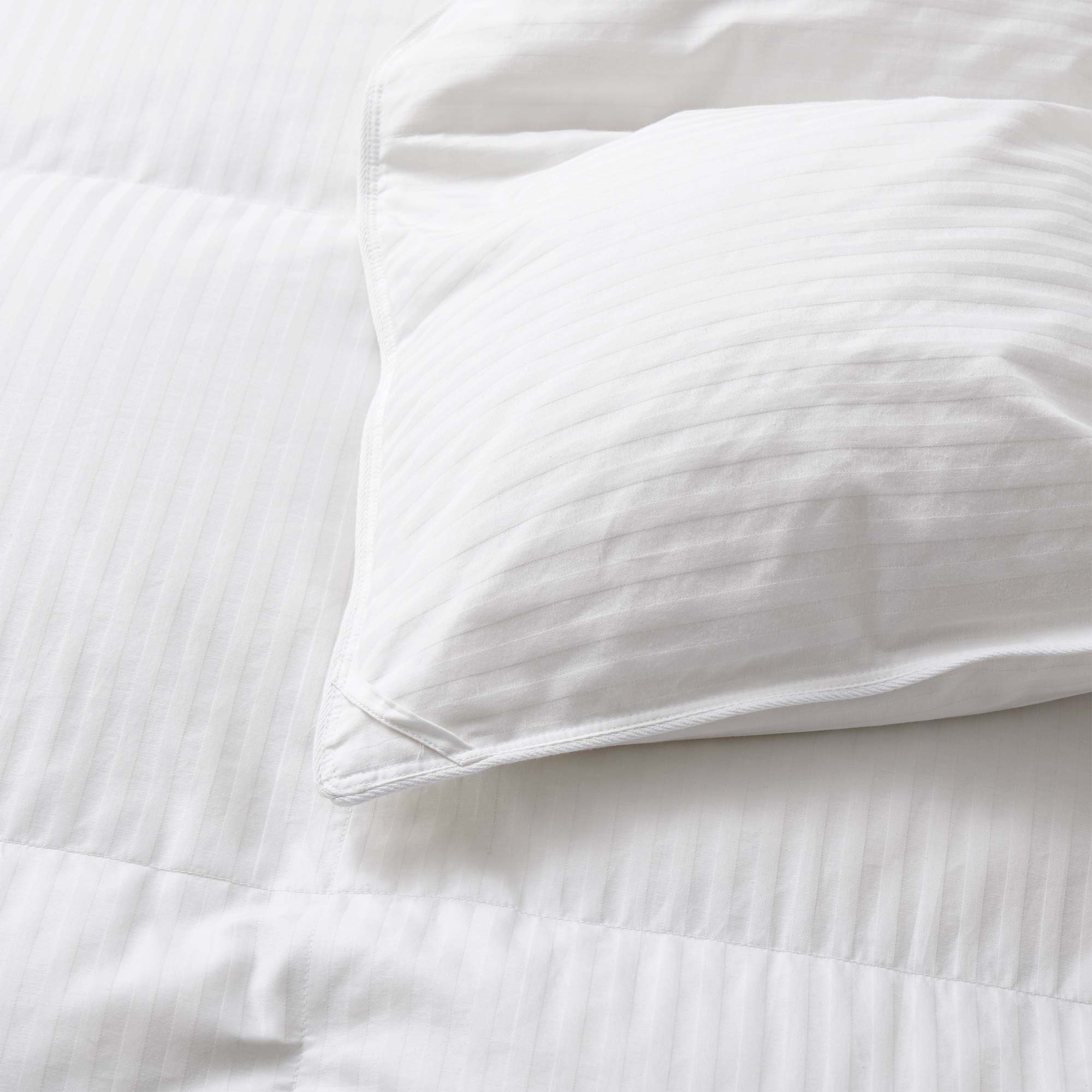 Back. Puredown - Puredown All-Season 800 Fill Power European 90% White Down Comforter Made in Germany, Full/Queen - White.