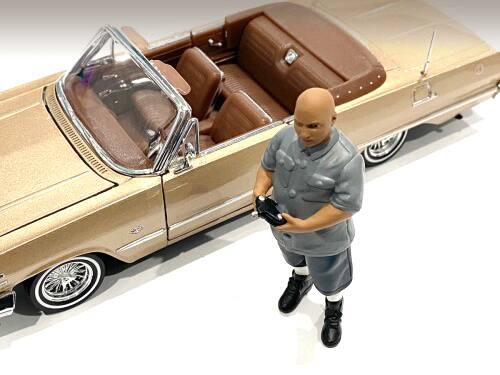 Angle. American Diorama - "Lowriderz" Figurine I for 1/18 Scale Models by American Diorama - Multi.