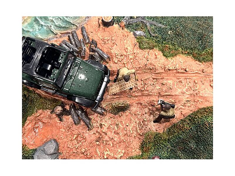 Left. American Diorama - "4X4 Mechanics" 2 Piece Diecast Figure Set 4 for 1/43 Scale Models by American Diorama - Multi.