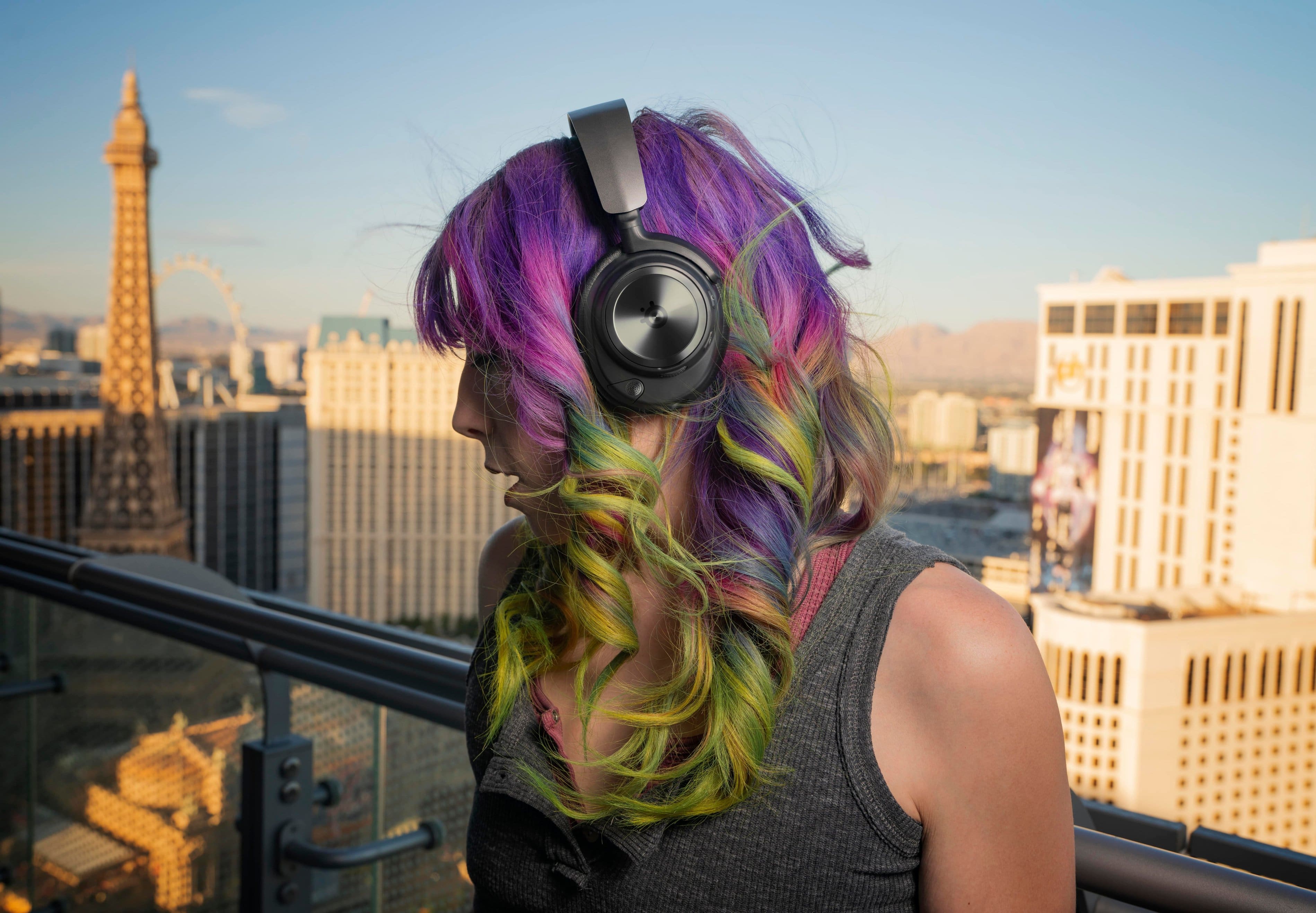 Alt View 21. SteelSeries - Arctis Nova Pro Wireless Multi Gaming Headset for Xbox Series X|S, Xbox One - Black.