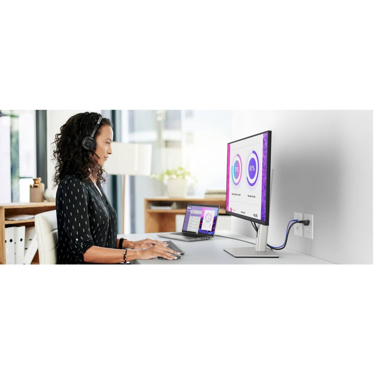 Alt View 40. Dell - 31.5" LCD 4K UHD Monitor (HDMI, DisplayPort, USB Hub) - Black, Silver.