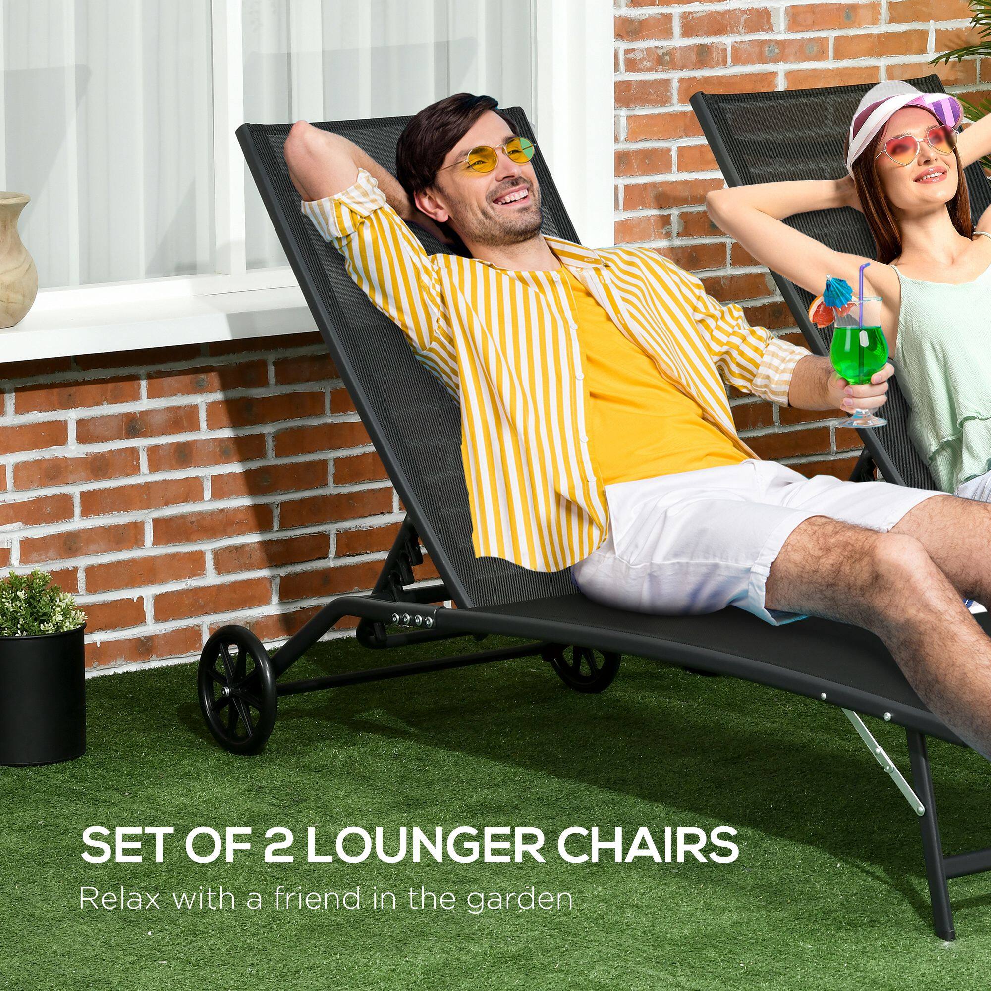 SET OF 2 LOUNGER CHAIRS
Relax with a friend in the garden