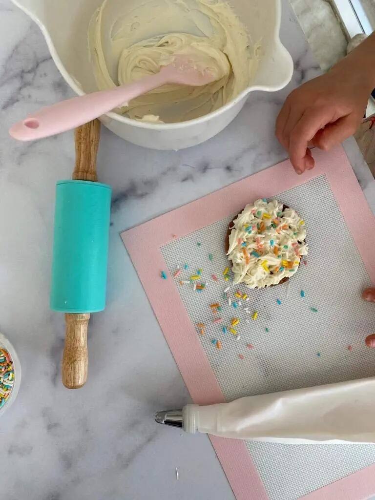 Left. Tovla Jr - Kids Baking Gift Set with Storage Case - Educational Baking Sets - with Decorating Tools Set with Apron - Unicorn - Multi-colored.