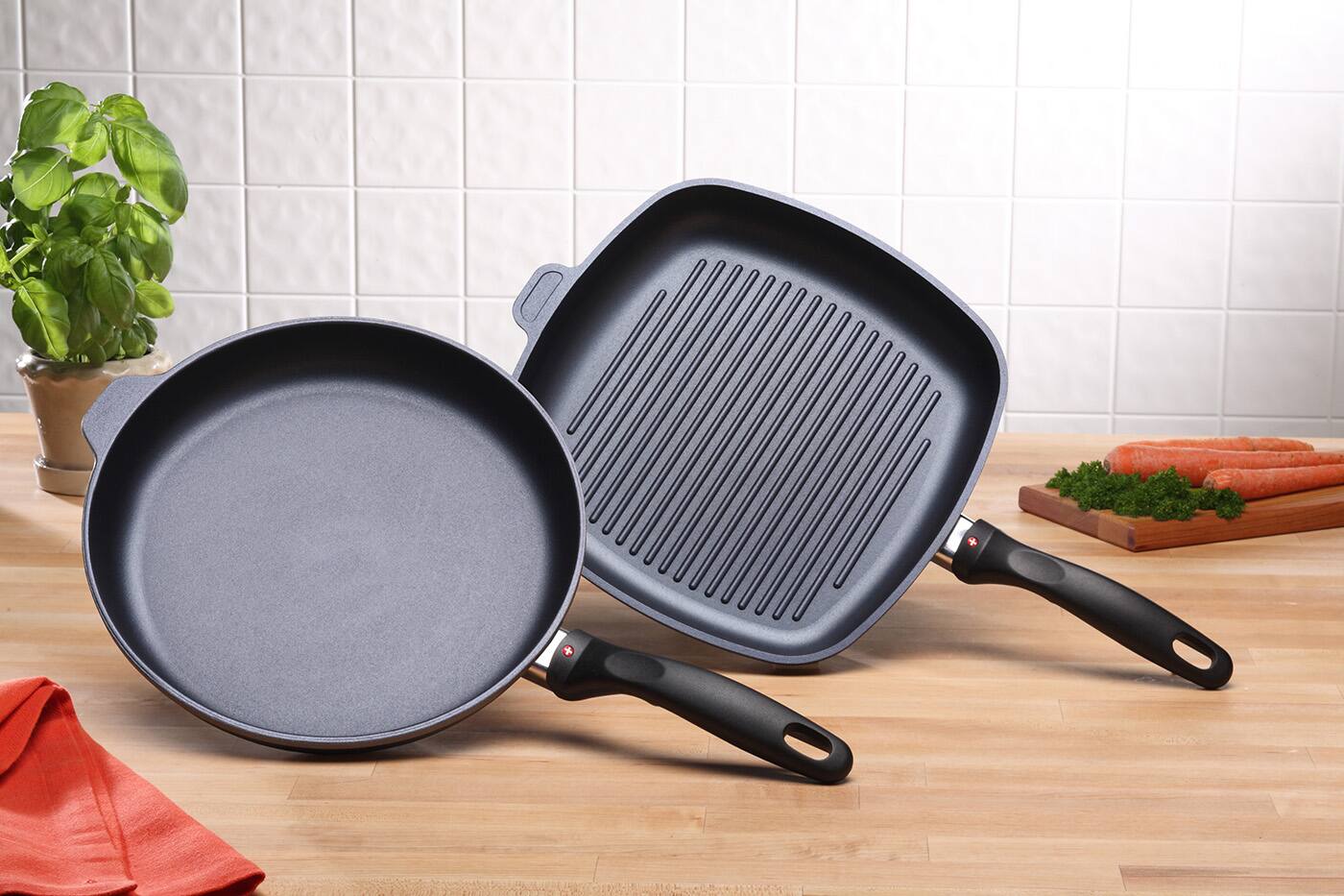 Alt View 1. Swiss Diamond - 2 Piece Cookware Set - Fry Pan and Grill Pan - Black.