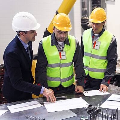 Alt View 5. Avery - Secure Top Heavy Duty Clip Style Name Badge Holders, 3 1/2" x 2 1/4" Portrait Holders, 50/Box - Clear.