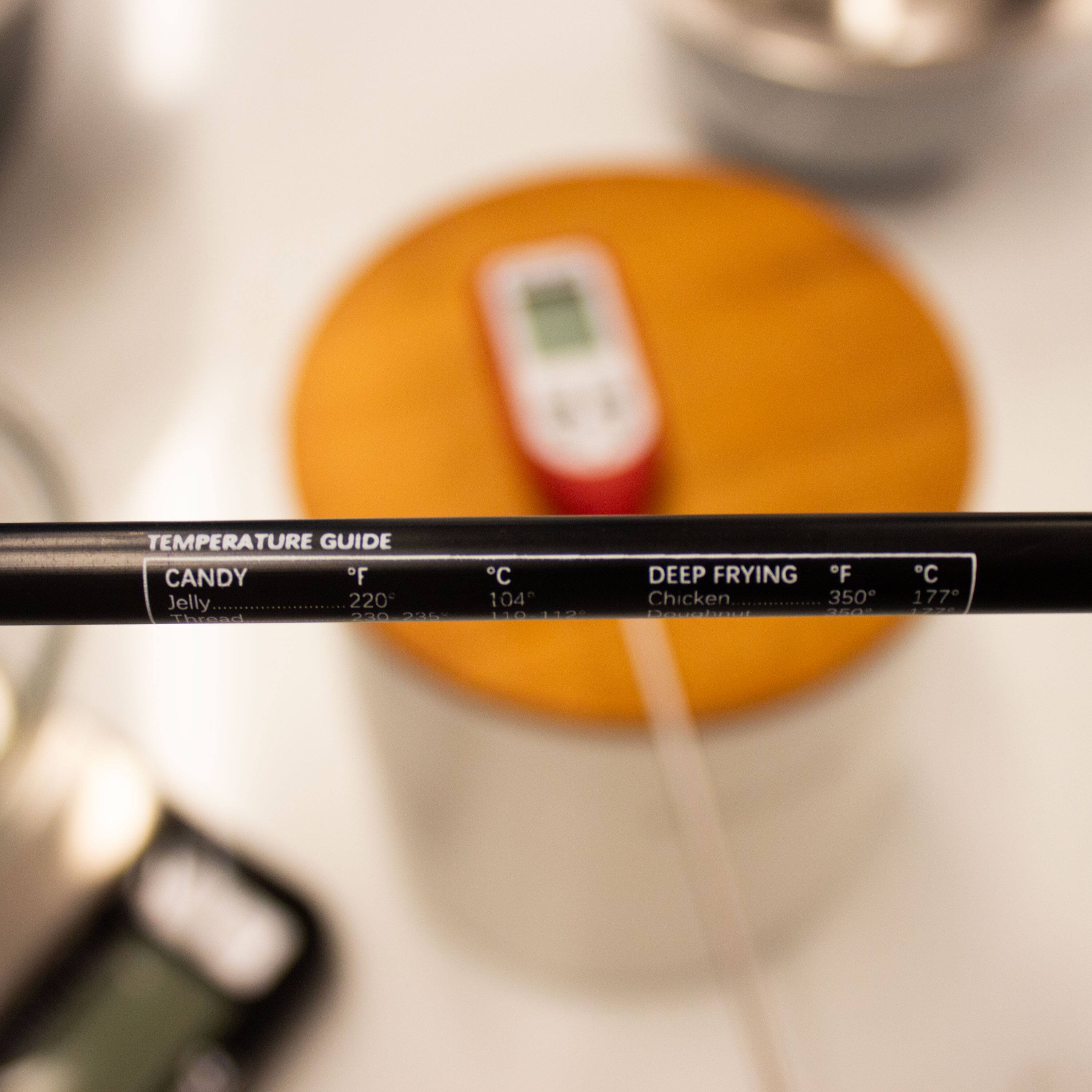 TEMPERATURE GUIDE CANDY F Jelly 220 T 220 P C 104 DEEP FRYING F Chicken 350 y OT C 177