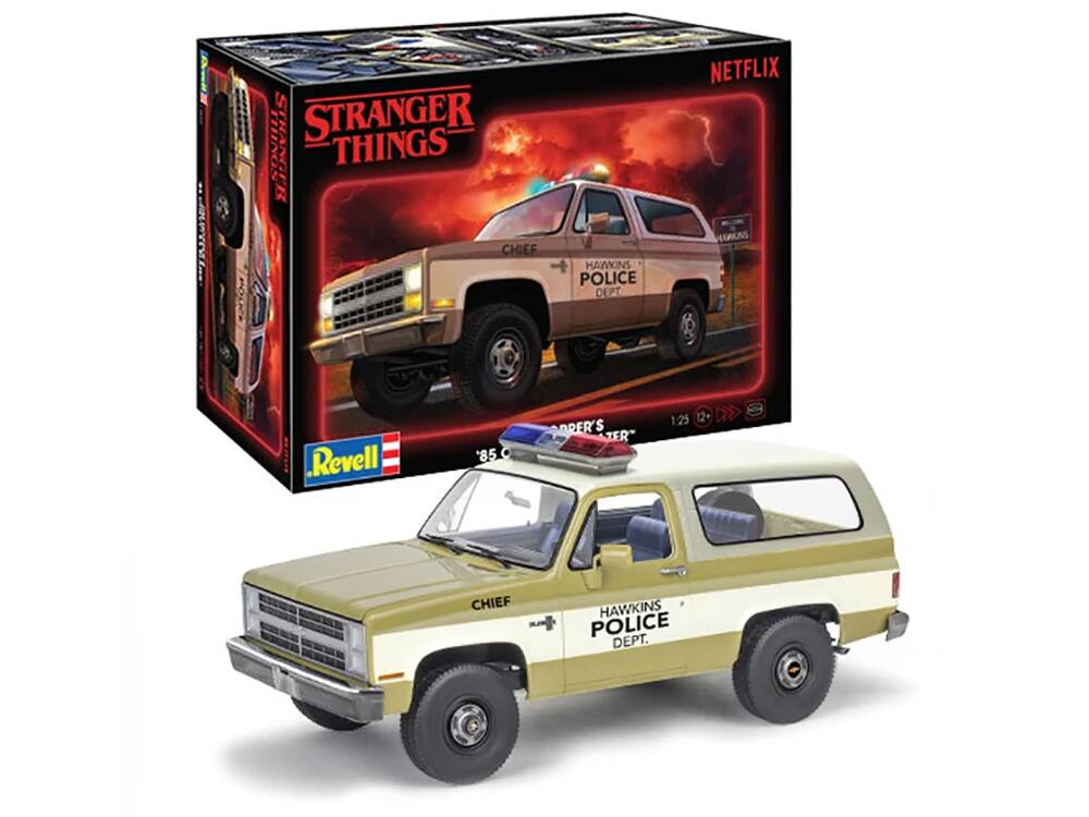 Sure, here is the corrected and grouped text:

- Stranger Things
- Netflix
- Chief Hawkins Police Dept.
- Revell '85
- 1:25
- 12+
- Chief Hawkins Police Dept.