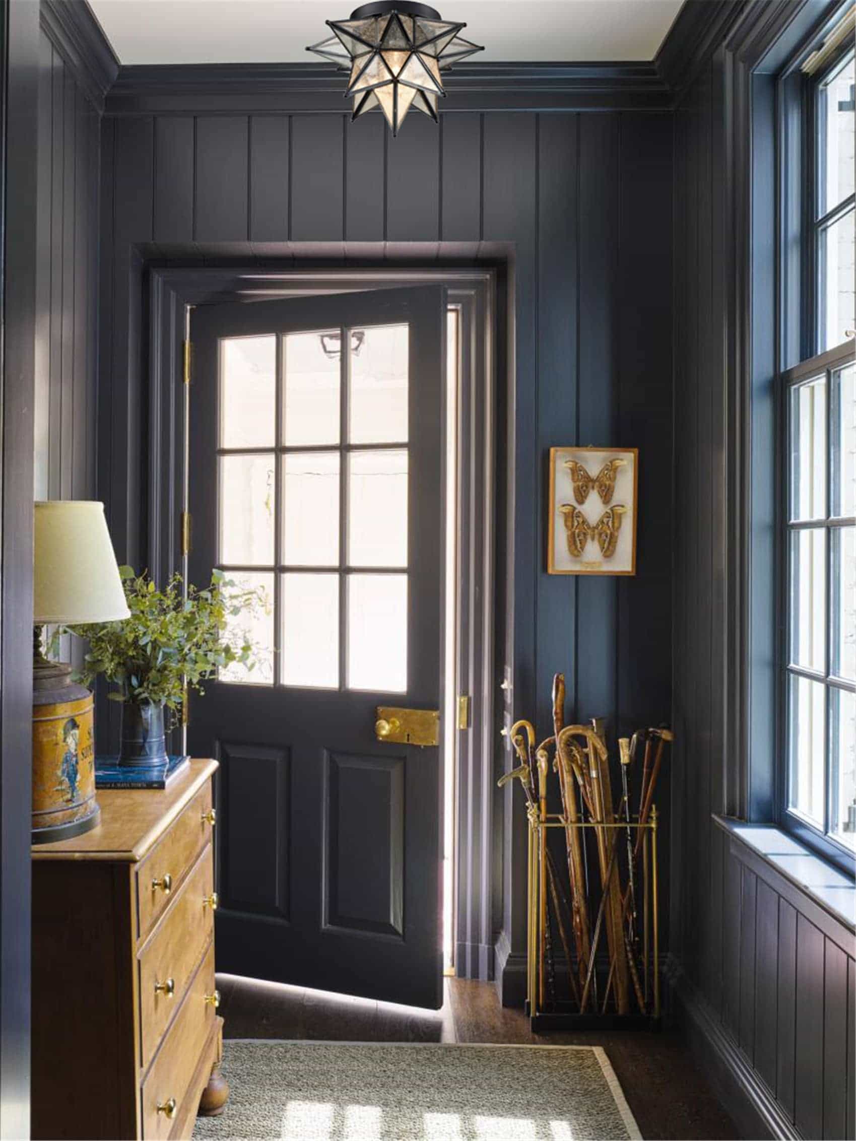 Angle. MOOSE - Bevagna Moravian Star Flush Mount Ceiling Light with 12.7-Inch Seeded Glass Shade - Black.