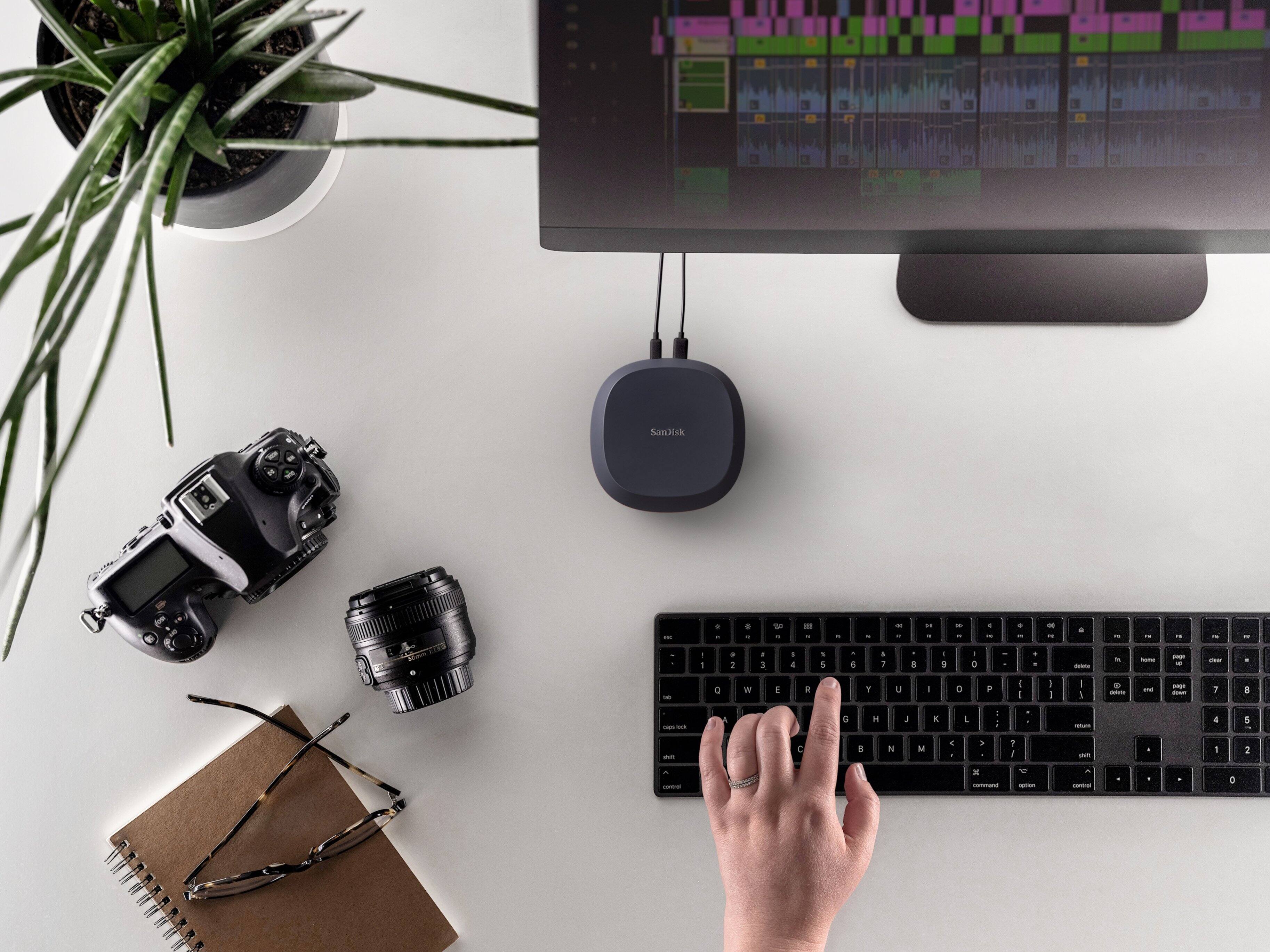 Alt View 1. SANDISK - 4TB  Desk Drive  USB Type-C Desktop External SSD - black.