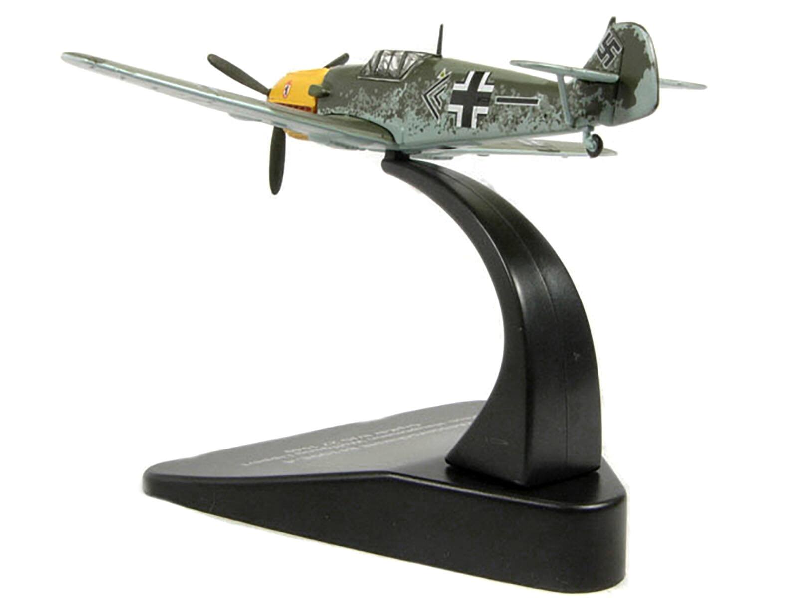 Left. Oxford Diecast - Messerschmitt Bf 109E-4 Fighter Pilot Hauptmann Wolfgang Lippert GrpKdr II/JG 27 1940 1/72 Oxford Aviation Series - Multicolor.