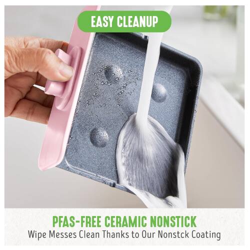 EASY CLEANUP  
PFAS-FREE CERAMIC NONSTICK  
Wipe Messes Clean Thanks to Our Nonstick Coating