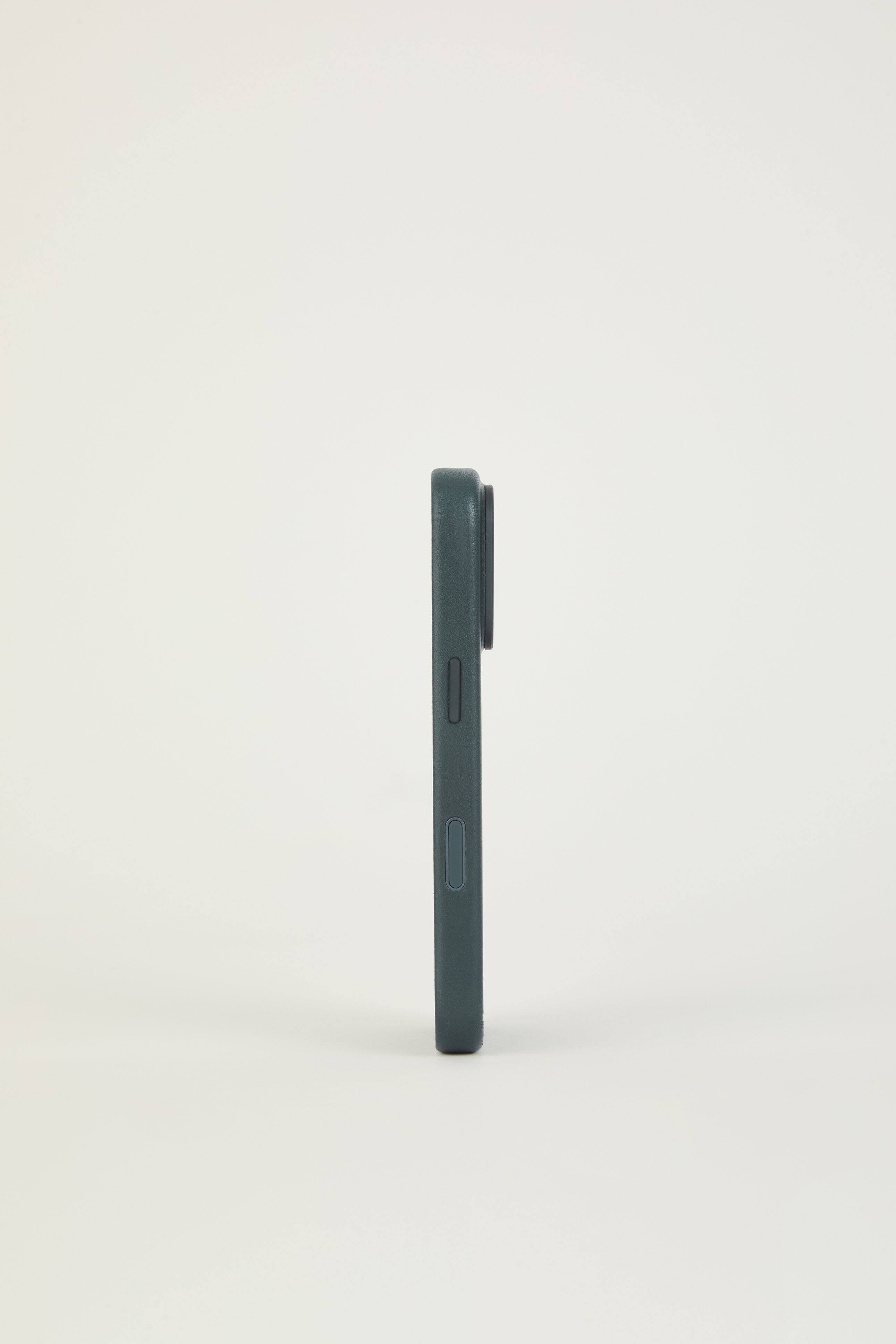 Alt View 2. Troubadour - iPhone 18 Pro Leather Case - Obsidian Green.