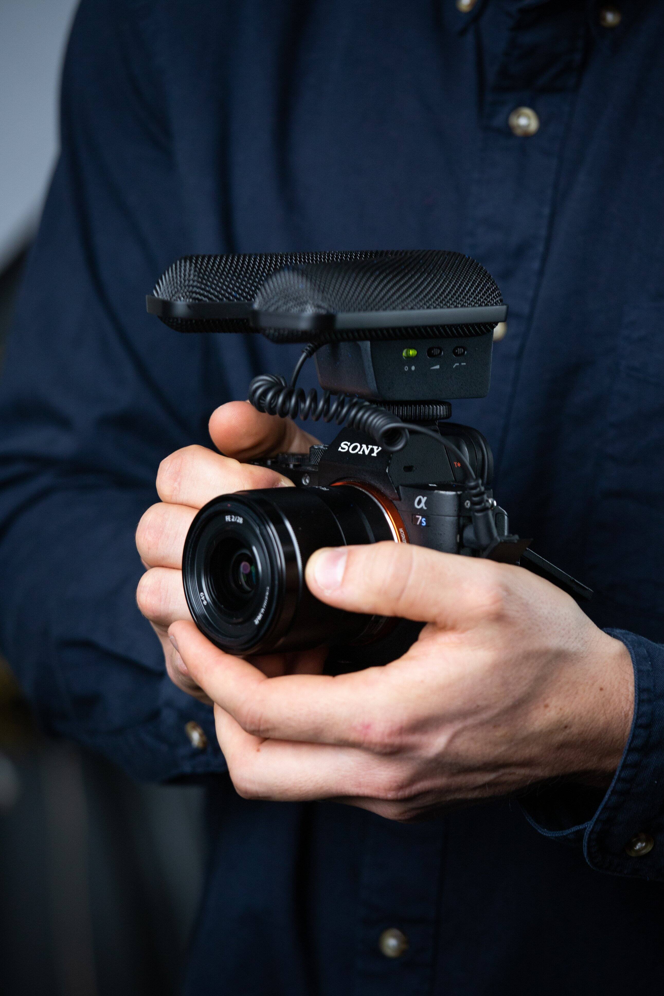 Alt View 17. Sennheiser - MKE 440 Compact Stereo Shotgun Microphone with 3.5mm Connector for Cameras - Black.