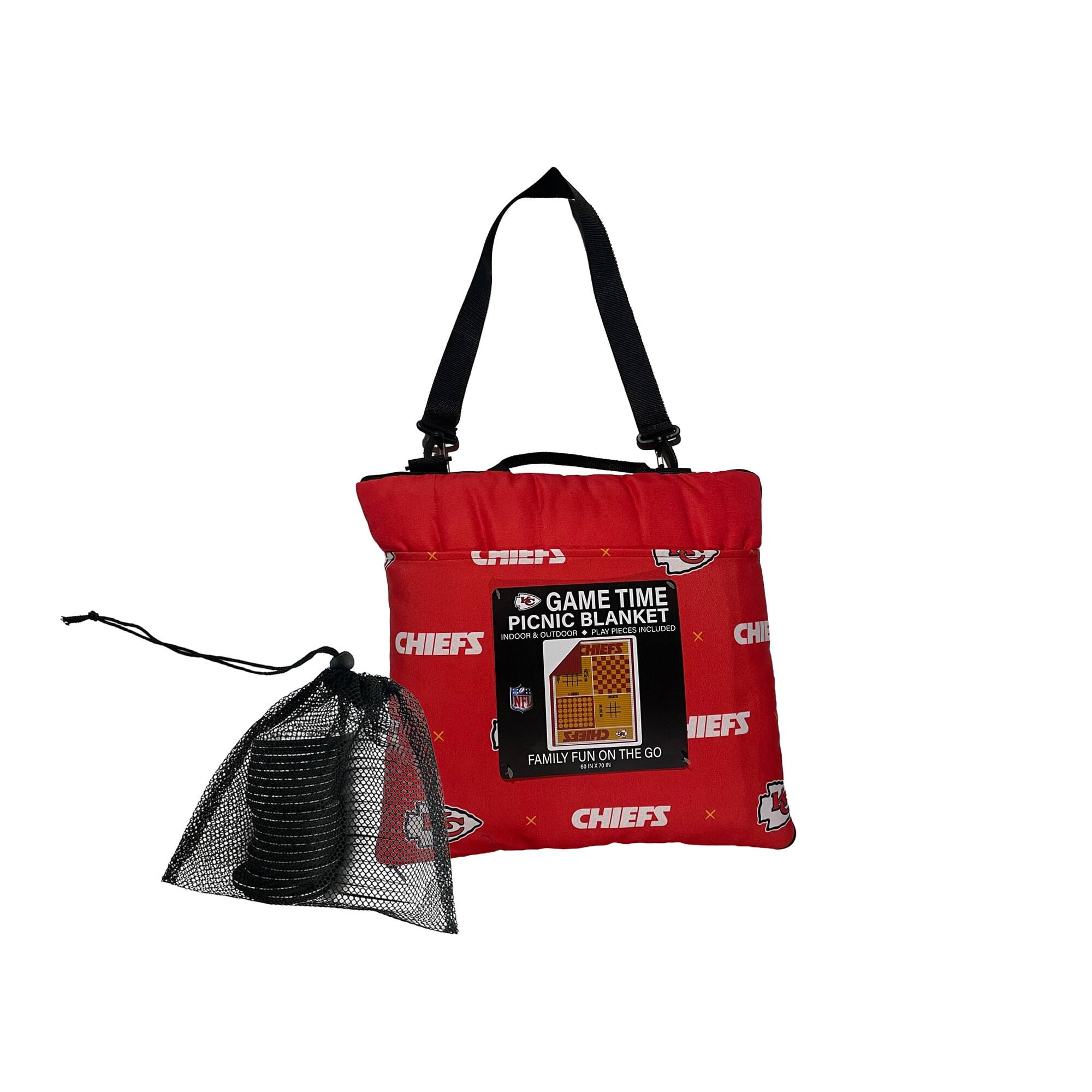 CHIEFS GAME TIME PICNIC BLANKET + MREERCIOO PLET PELES INCLUEO ROan & OUTDOOR x CHIEFS CHIEFS CHIE x NH CHIEEZ O HIEFS FAMILY FUN ON THE GO ..d. S x CHIEFS