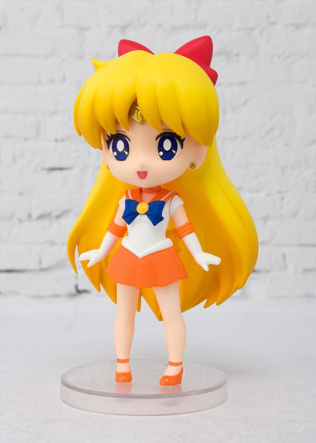 Alt View 1. Bandai - Tamashii Nations - Pretty Guardian Sailor Moon - Figuarts Mini - Sailor Venus   - COLLECTIBLES - Multicolor.