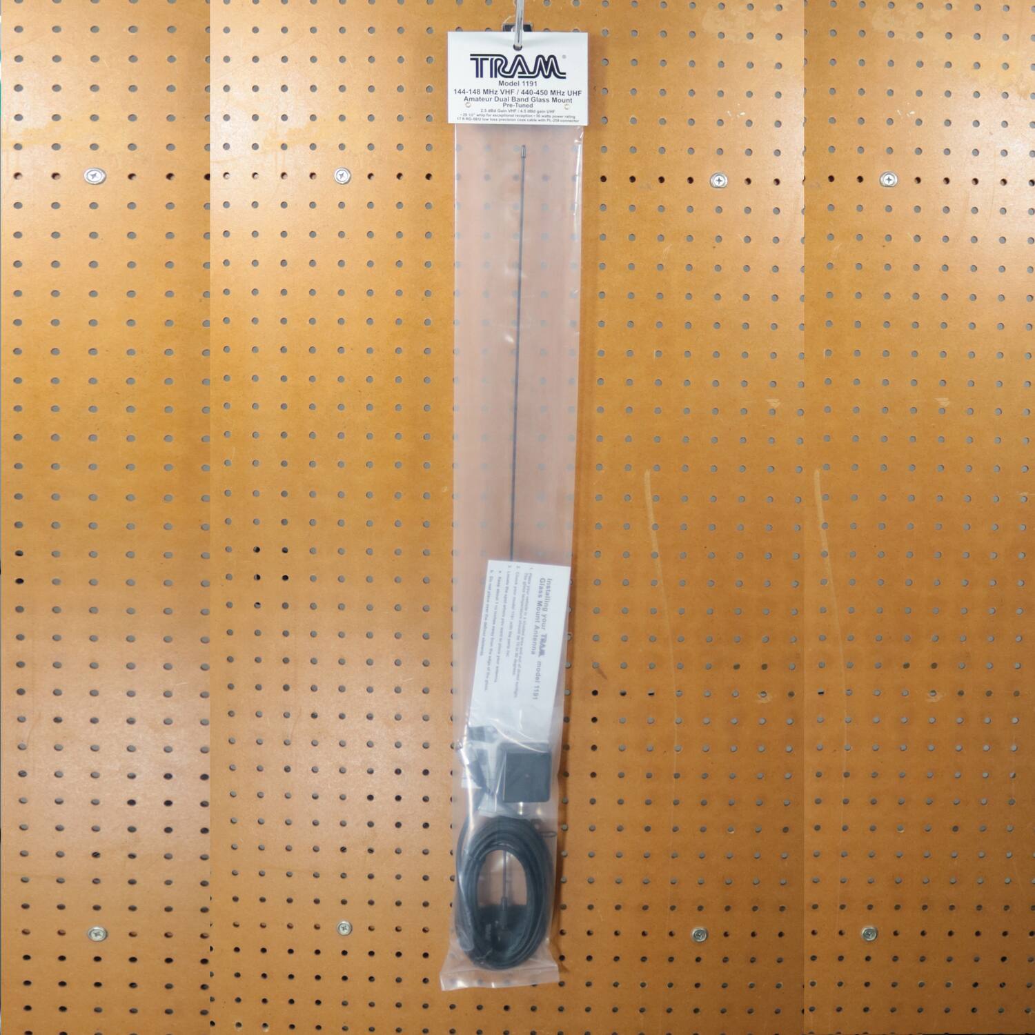 TIRAM  
119 AL58 wH. V 440-450 - Coe -ou - Pe - - I I | I I TA I

TIRAM  
440-450 MHL UHF  
Antenna Dipole Mount