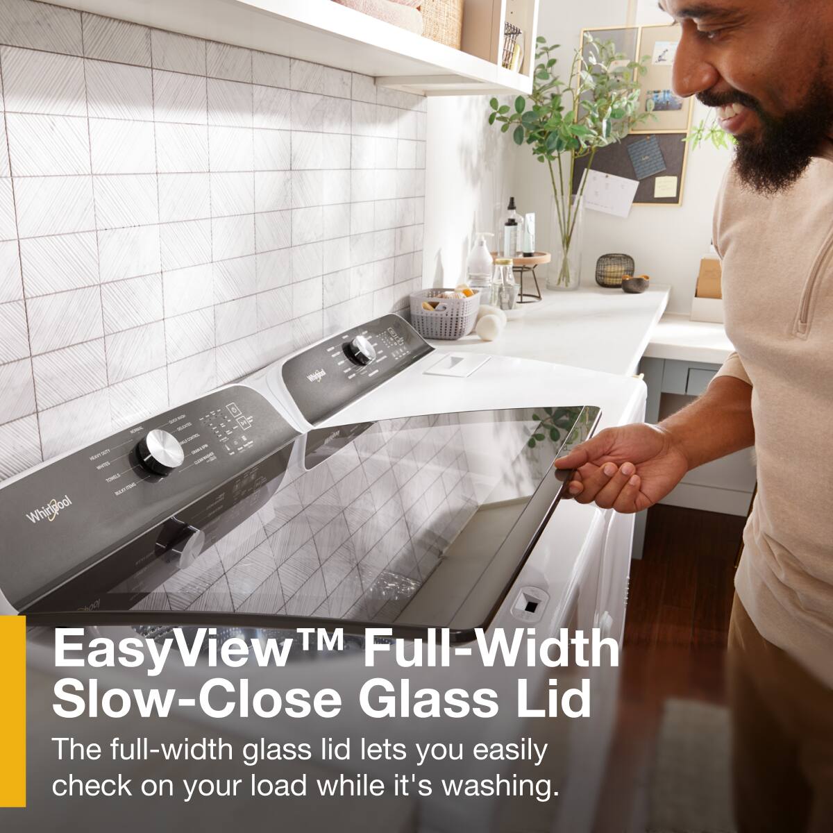 EasyView™ Full-Width Slow-Close Glass Lid

The full-width glass lid lets you easily check on your load while it's washing.