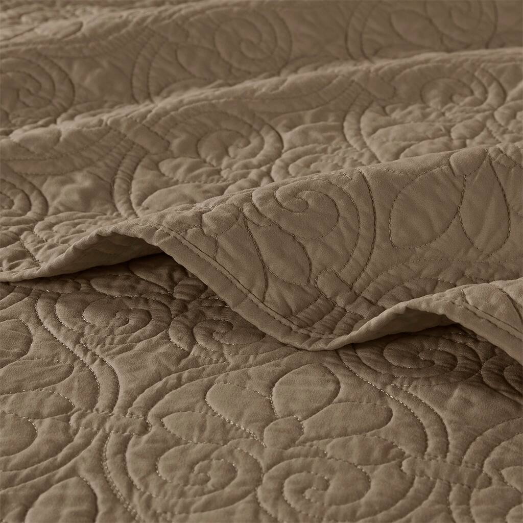 Alt View 5. Gracie Mills - Gracie Mills Sandy Reversible Cottage-Inspired Quilt Set - Mocha.