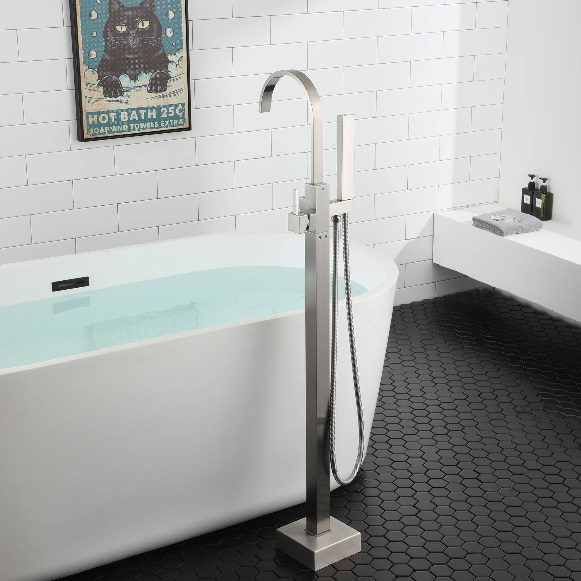 HOT BATH 25C SOAP AND TOWELS EXTRA