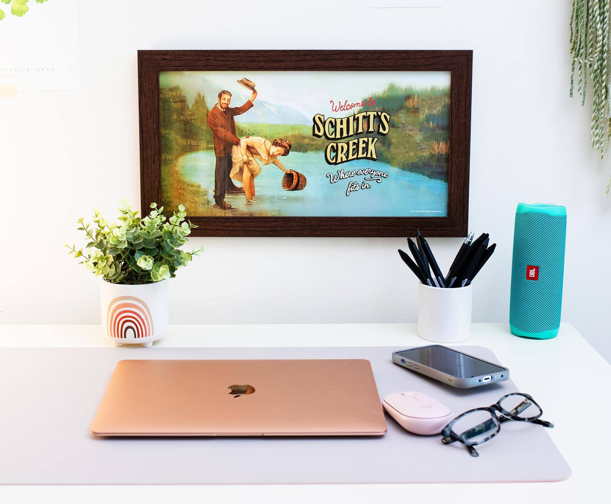 Welcome to  
SCHITT'S CREEK  
Where everyone fits in