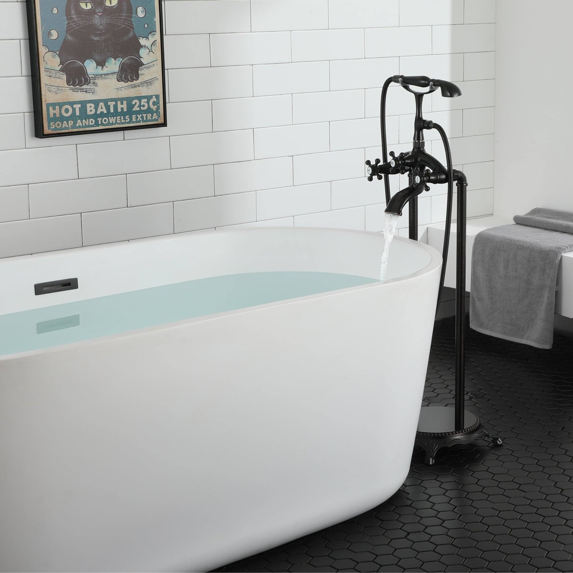 HOT BATH 25C SOAP AND TOWELS EXTRA