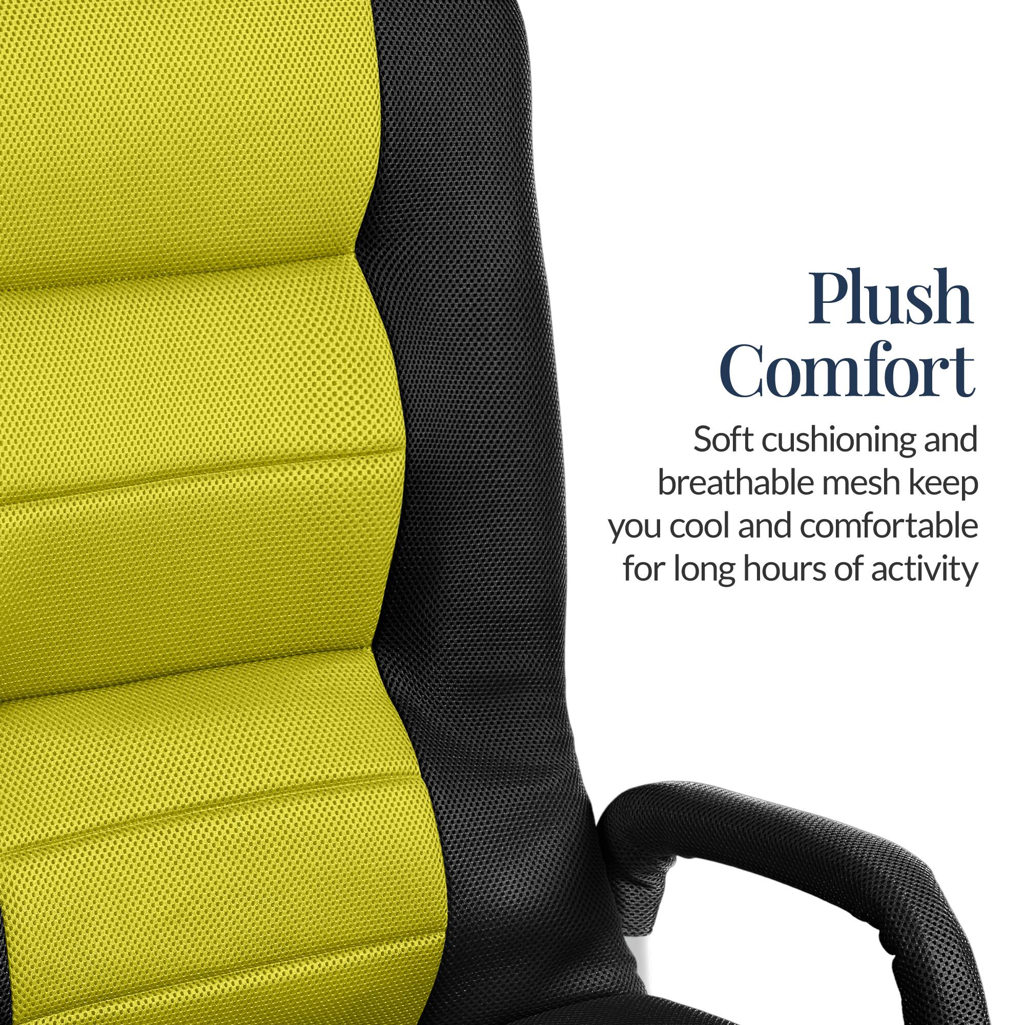 Plush Comfort  
Soft cushioning and breathable mesh keep you cool and comfortable for long hours of activity