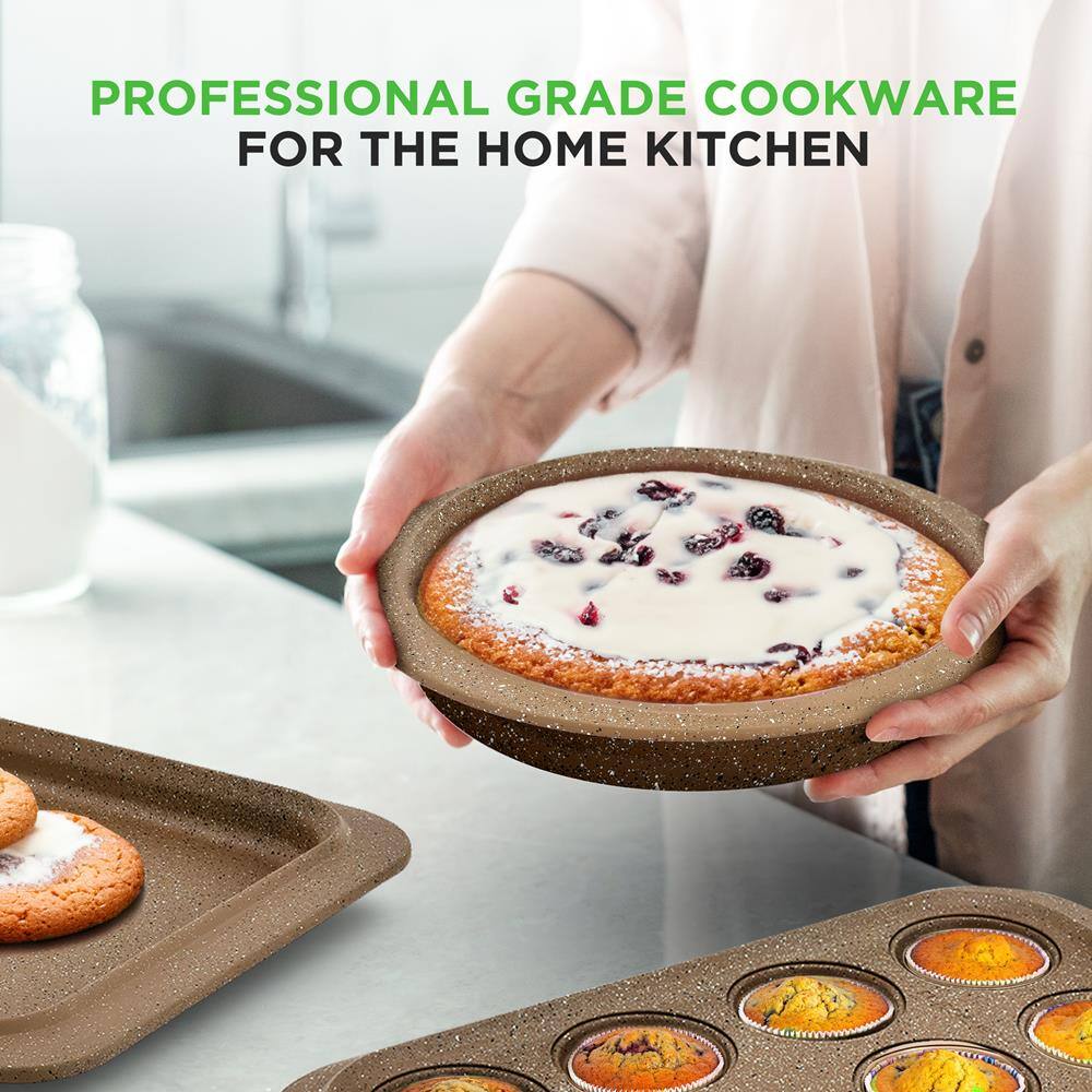 PROFESSIONAL GRADE COOKWARE  
FOR THE HOME KITCHEN